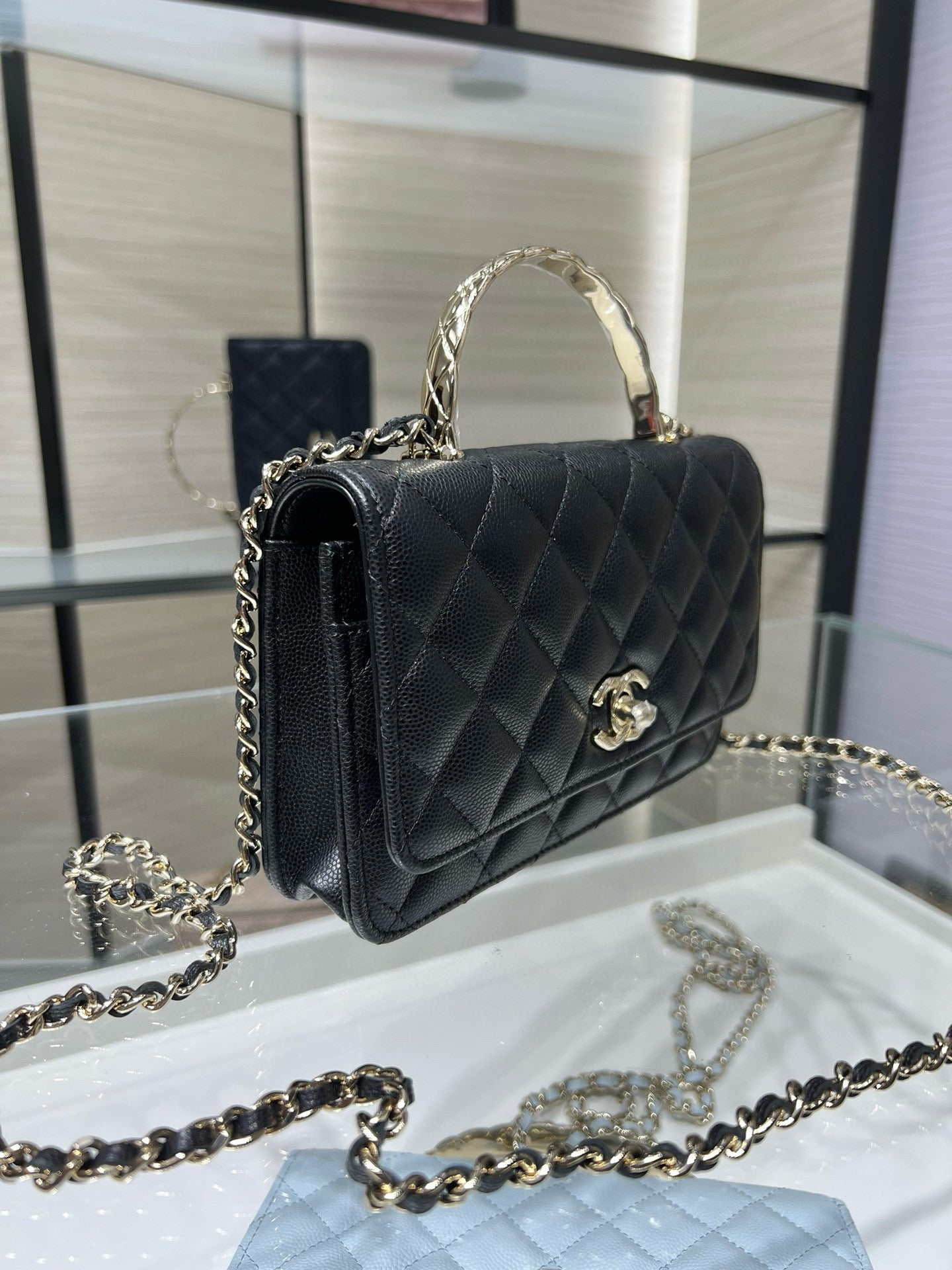 cc 25S Woc Top Handle 19cm Black Grained Calfskin Light Gold Hardware