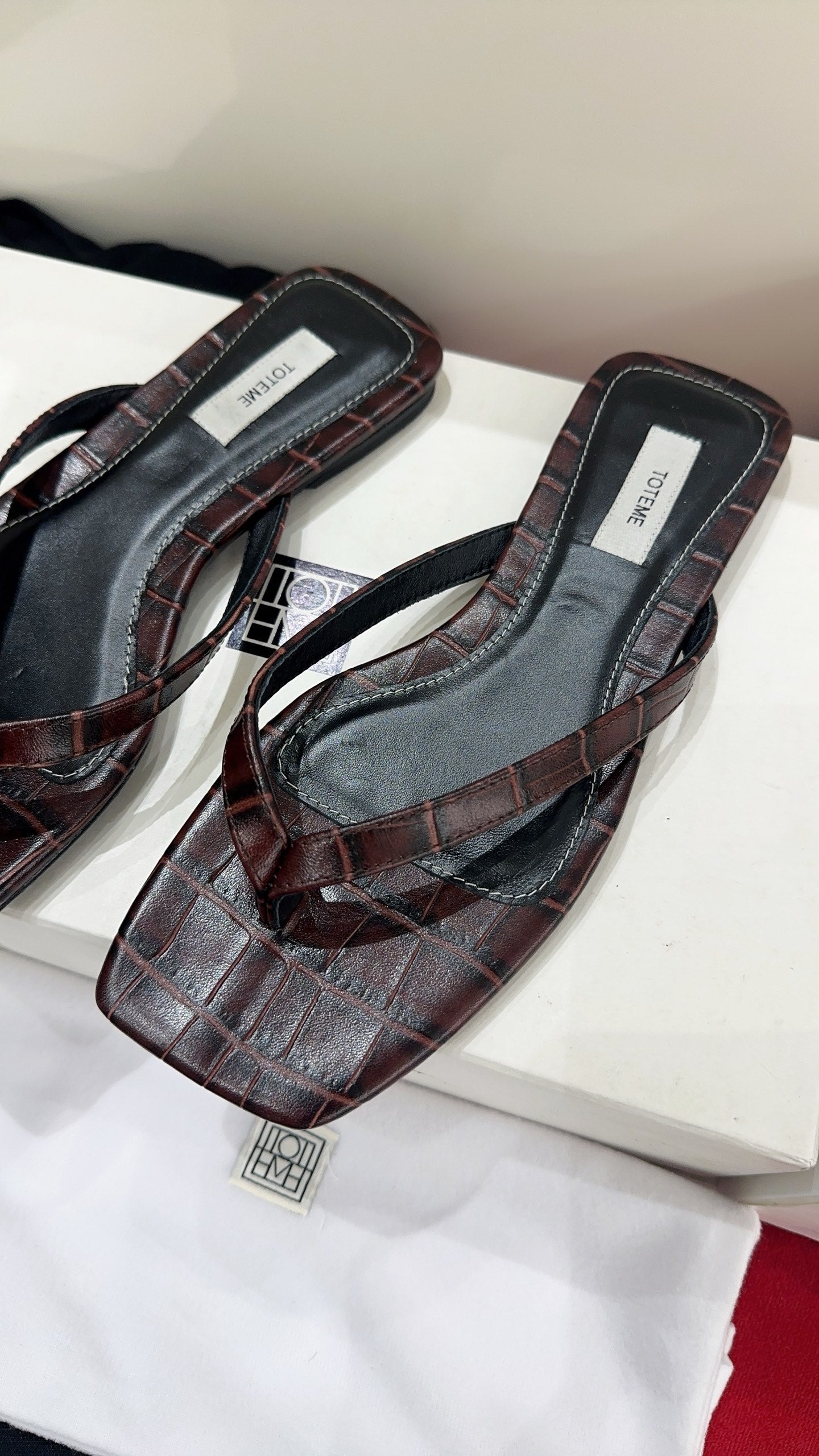 Toteme Thong Sandals Burgundy Croc-Effect Leather 751655