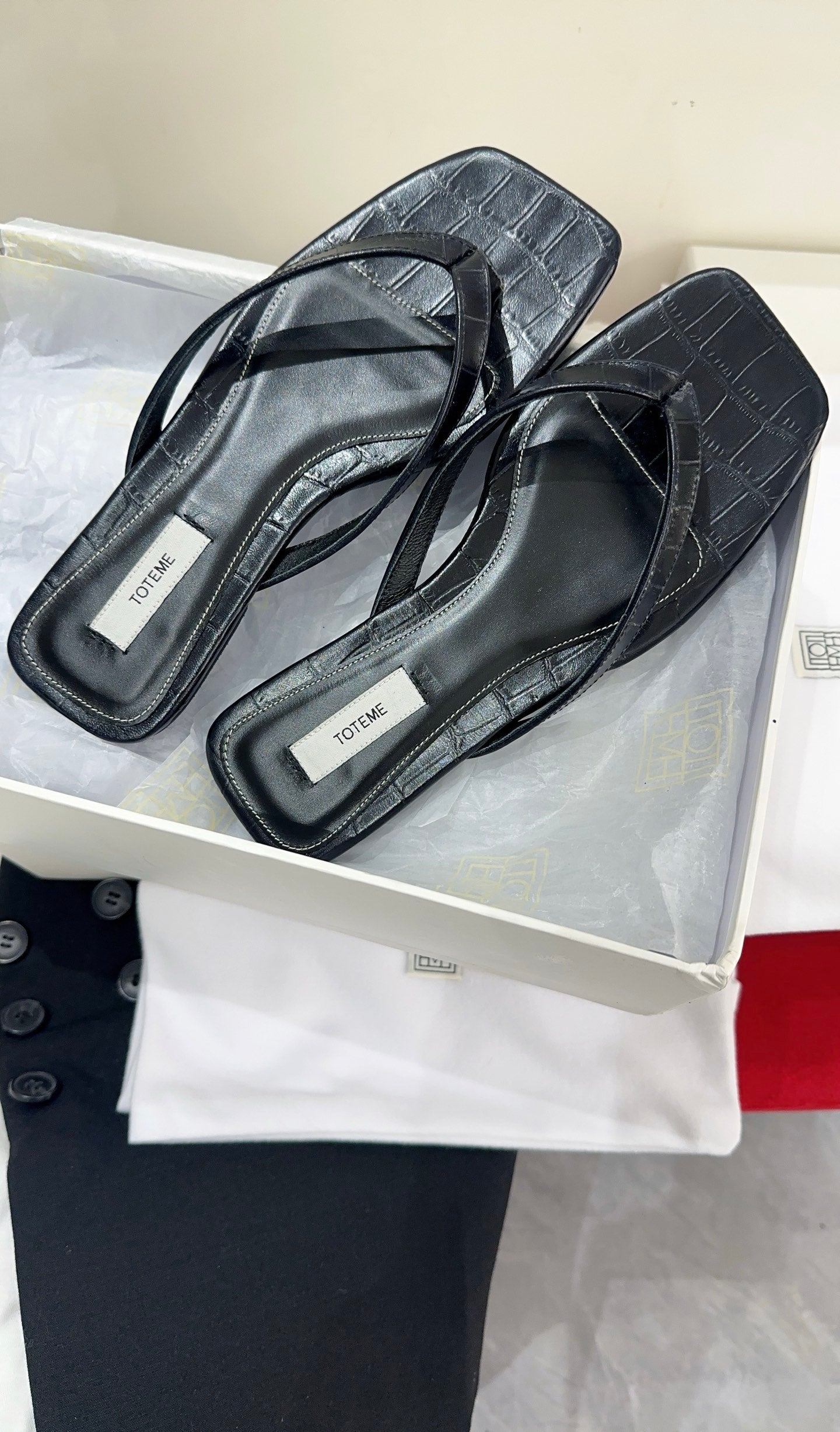 Toteme Thong Sandals Black Croc-Effect Leather 751656