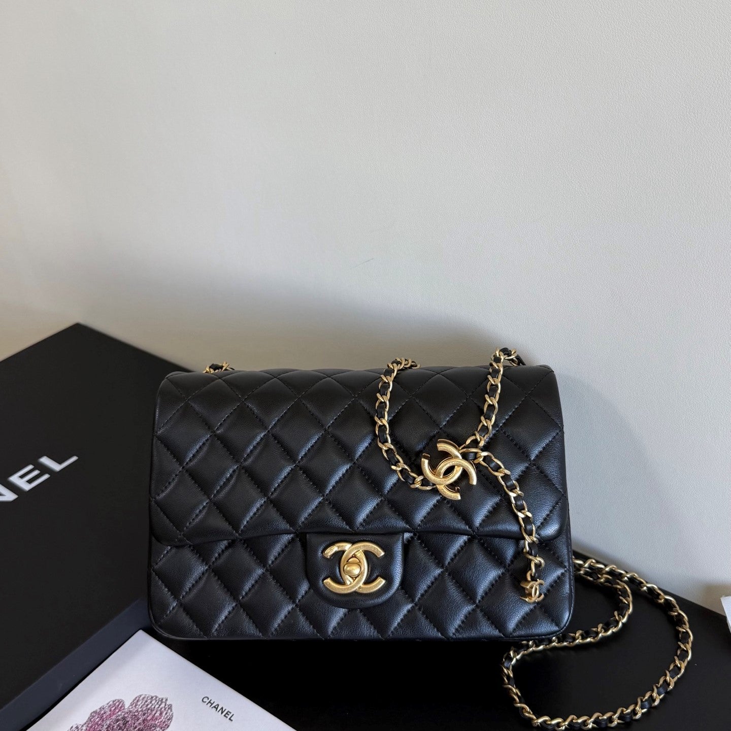CC Crush Square 23.5cm Black Quilted Leather 282580