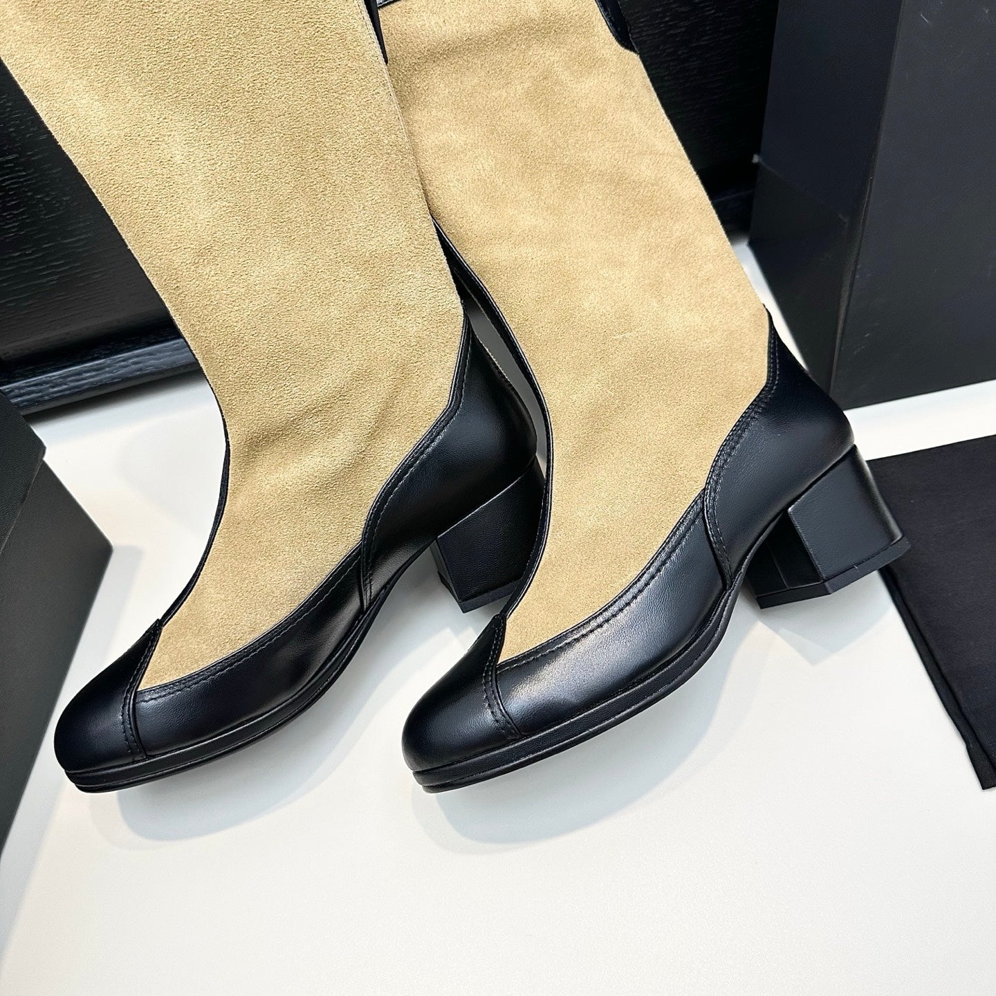 CC 25th Métiers d’art High Boots 55mm Black Beige Suede & Cowhide 413021