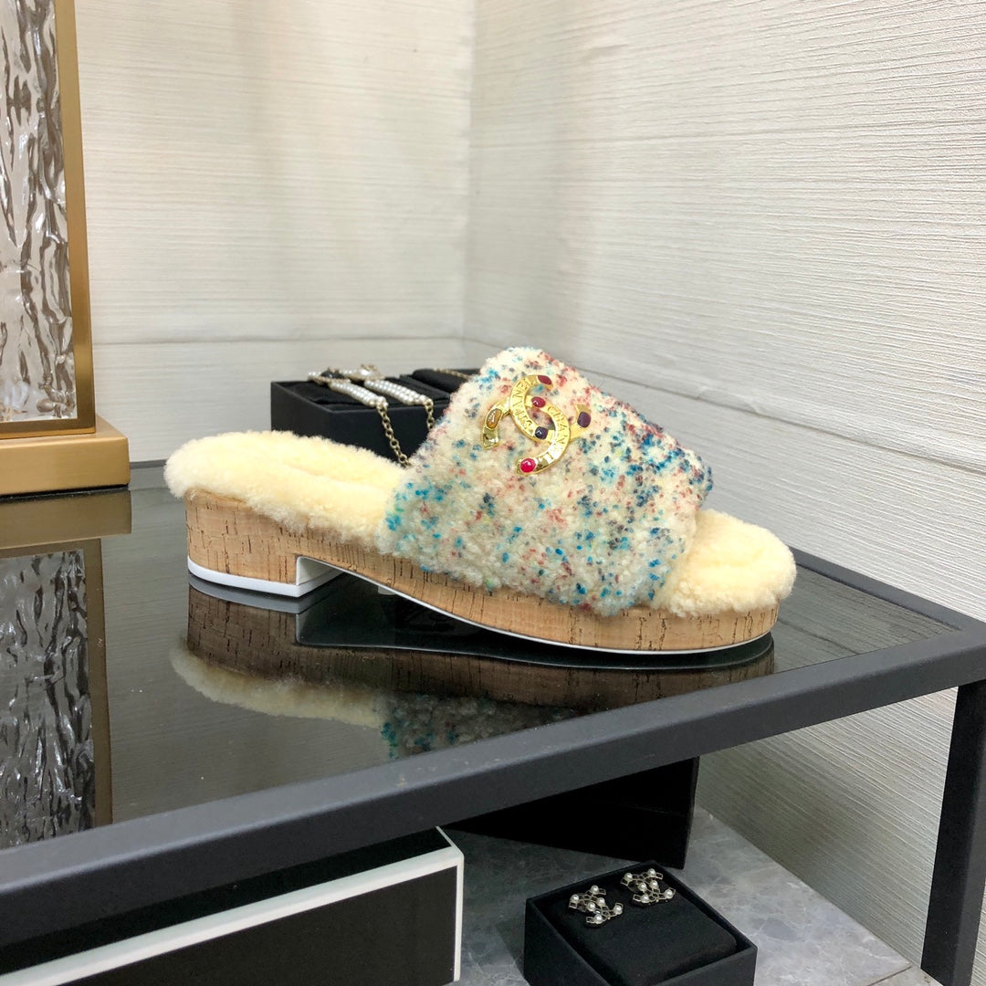 CC 26s Slippers Cream Mix Blue Red Fleece Wool 970118