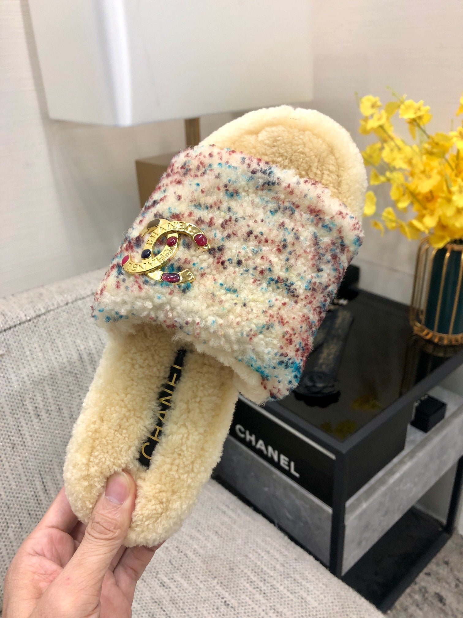 CC 26s Slippers Cream Mix Blue Red Fleece Wool 970118