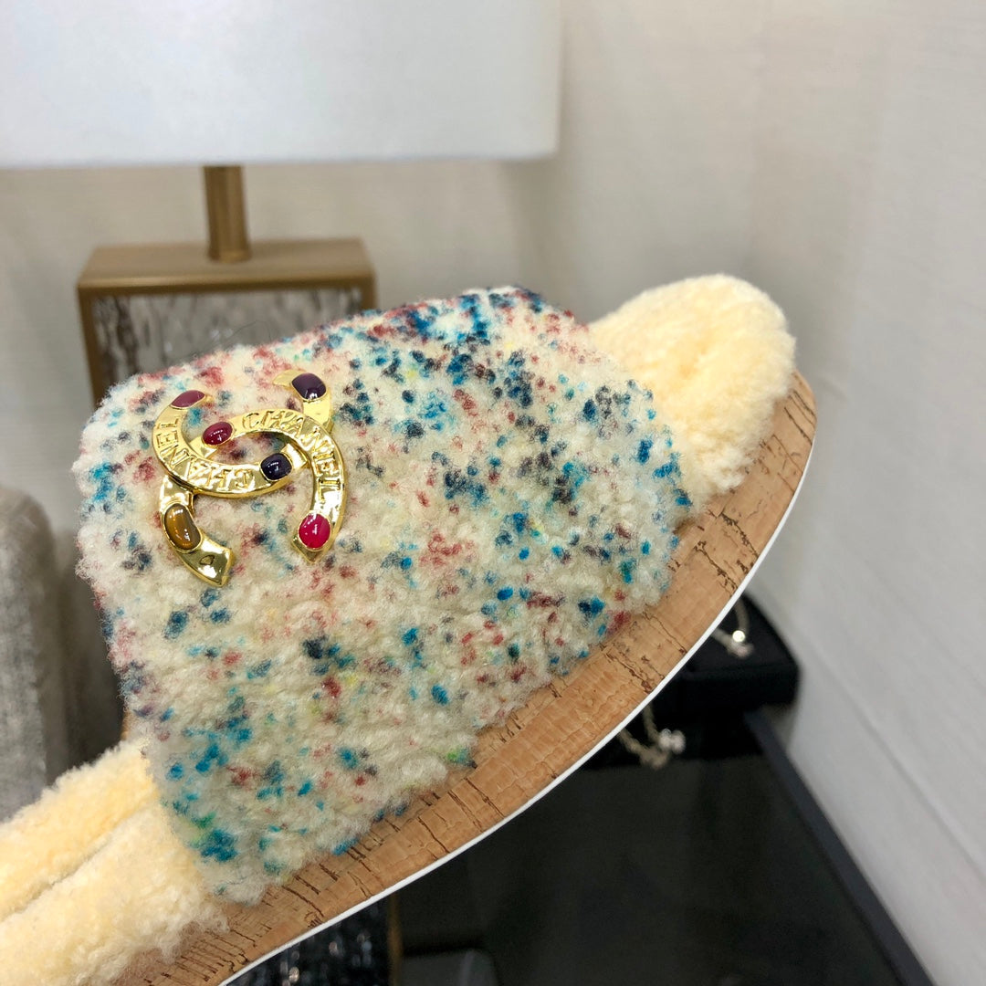 CC 26s Slippers Cream Mix Blue Red Fleece Wool 970118