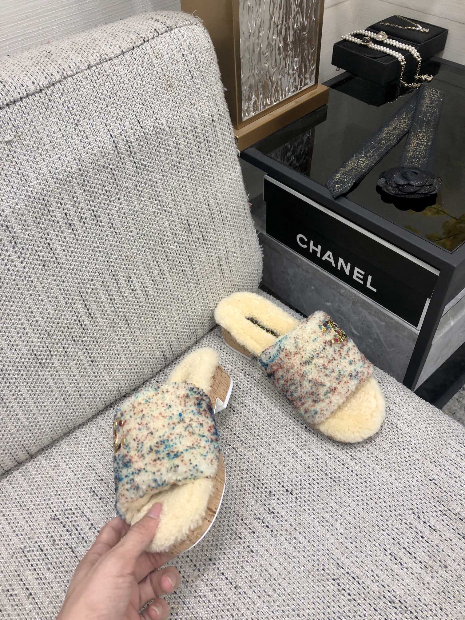 CC 26s Slippers Cream Mix Blue Red Fleece Wool 970118