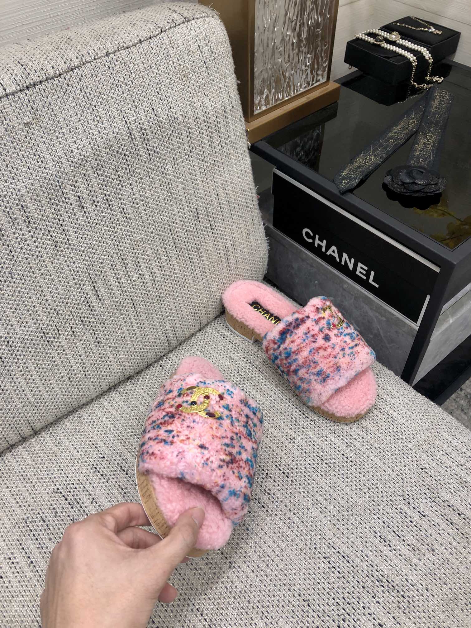 CC 26s Slippers Pink Mix Blue Red Fleece Wool 970120