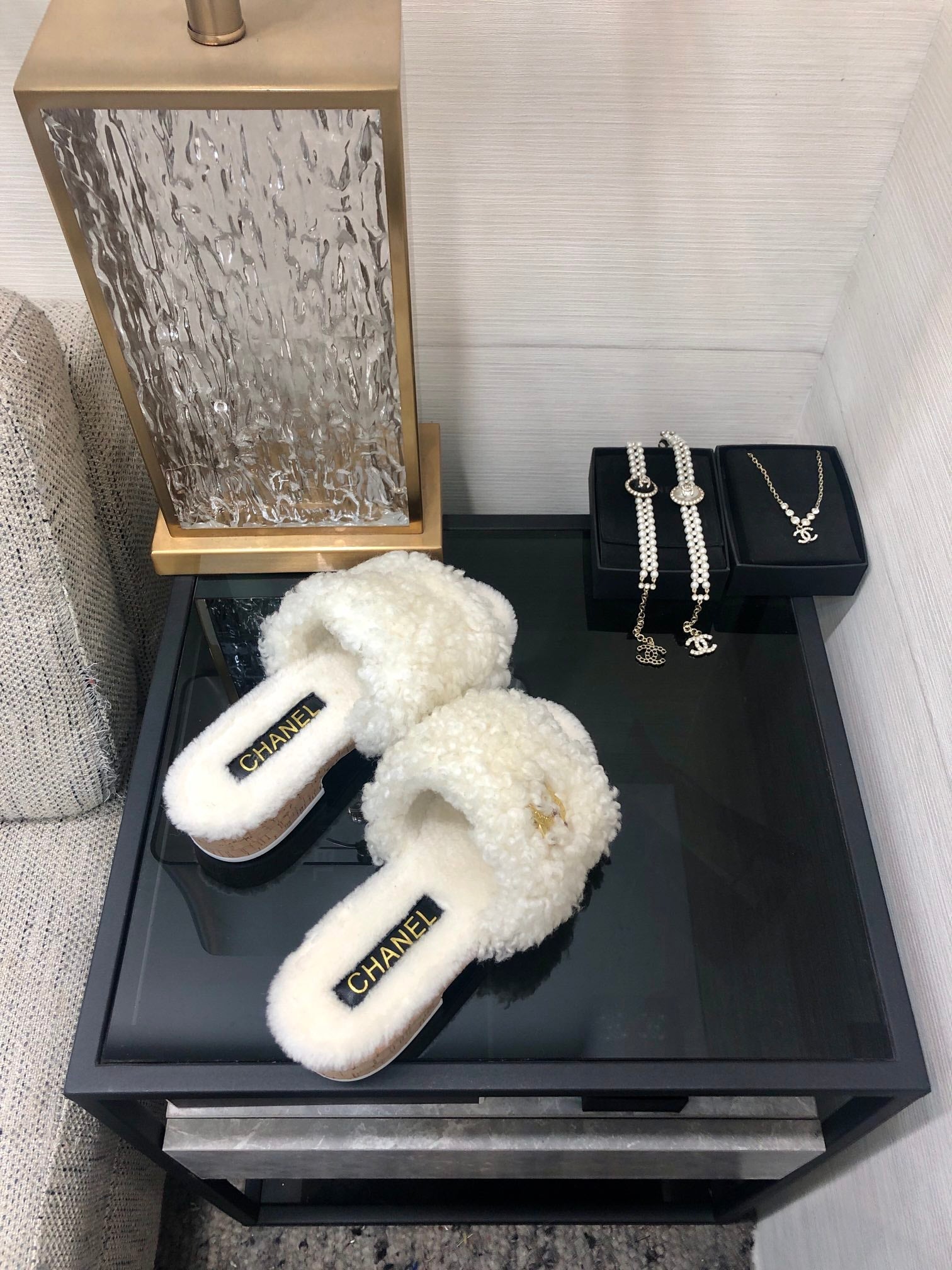 CC 26s Slides White Shearling 970124