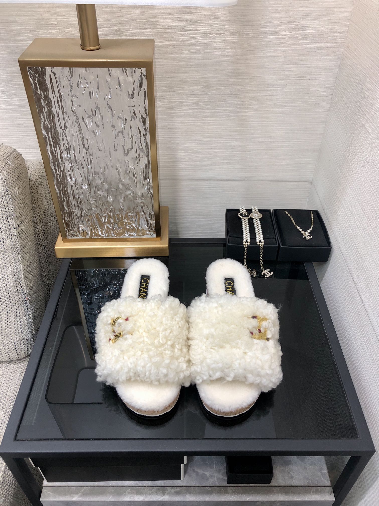 CC 26s Slides White Shearling 970124