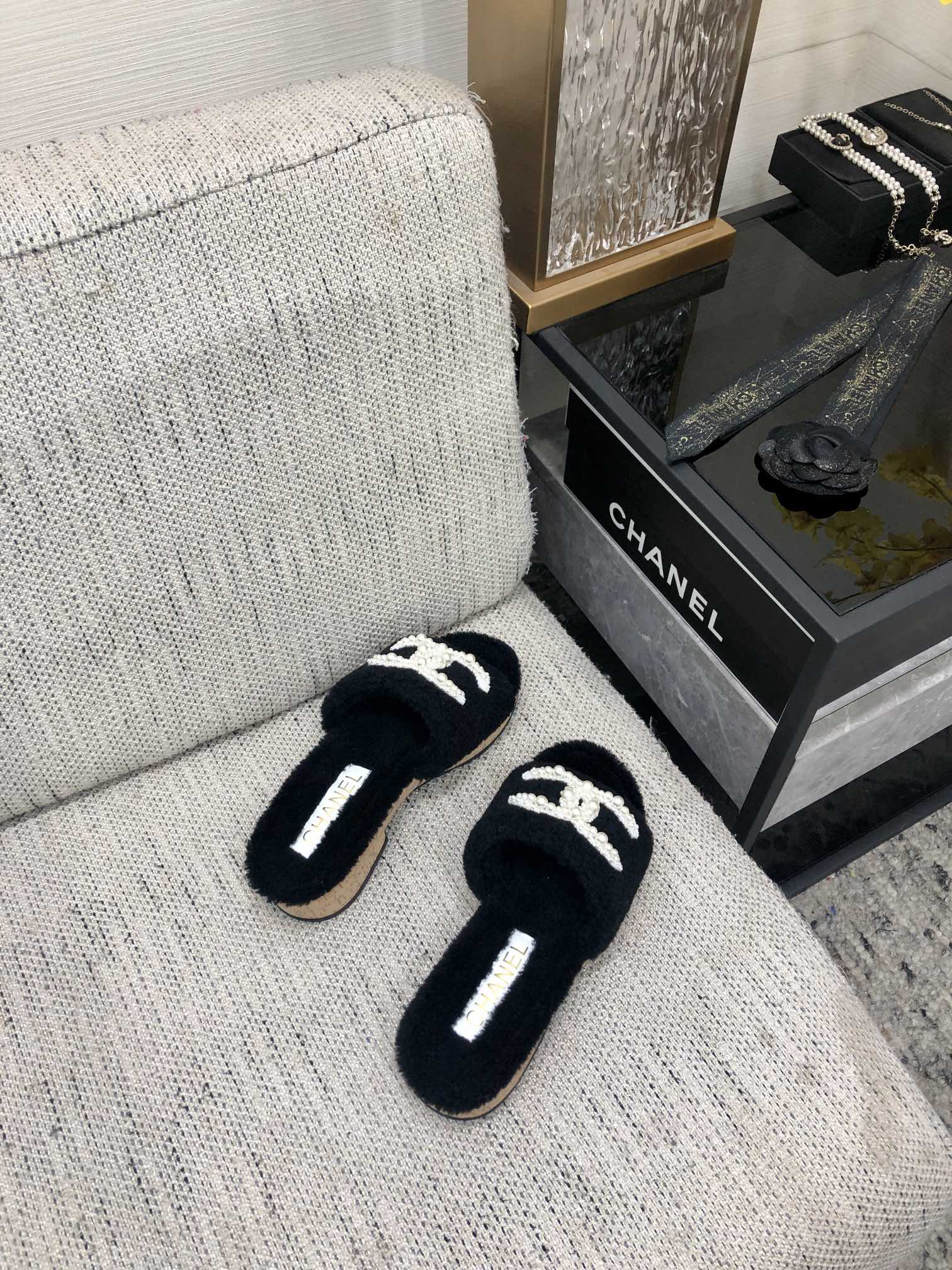 CC Pearl Plush Slides Black Wool 970128