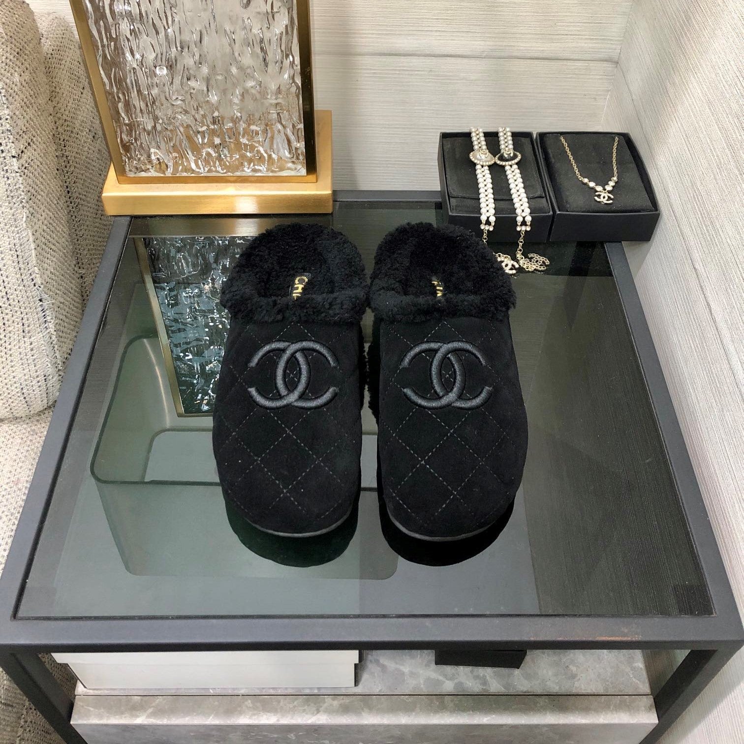 CC 26s Mules Black Quilted Suede Shearling 970153