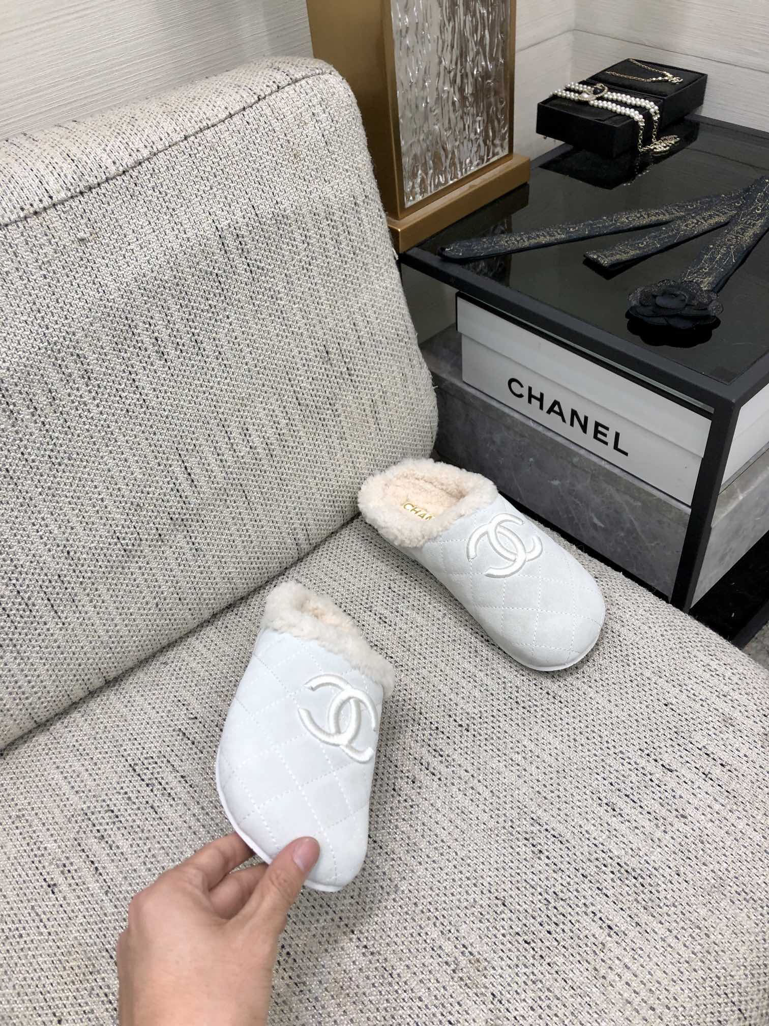 CC 26s Mules Grey Quilted Suede Shearling 970154