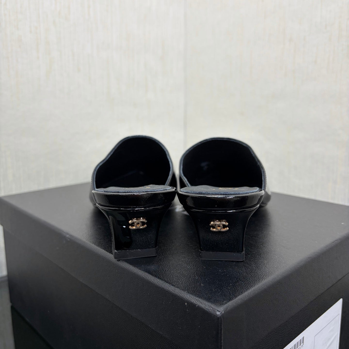 CC 2026 Pointed Toe Mule 4cm Black Patent Leather 688711
