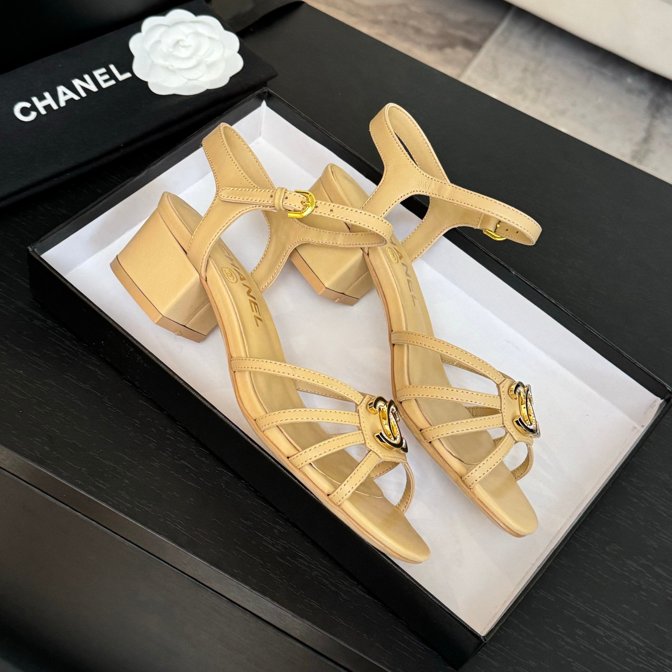 CC 45mm Sandal DarkCream Sheepskin 212928