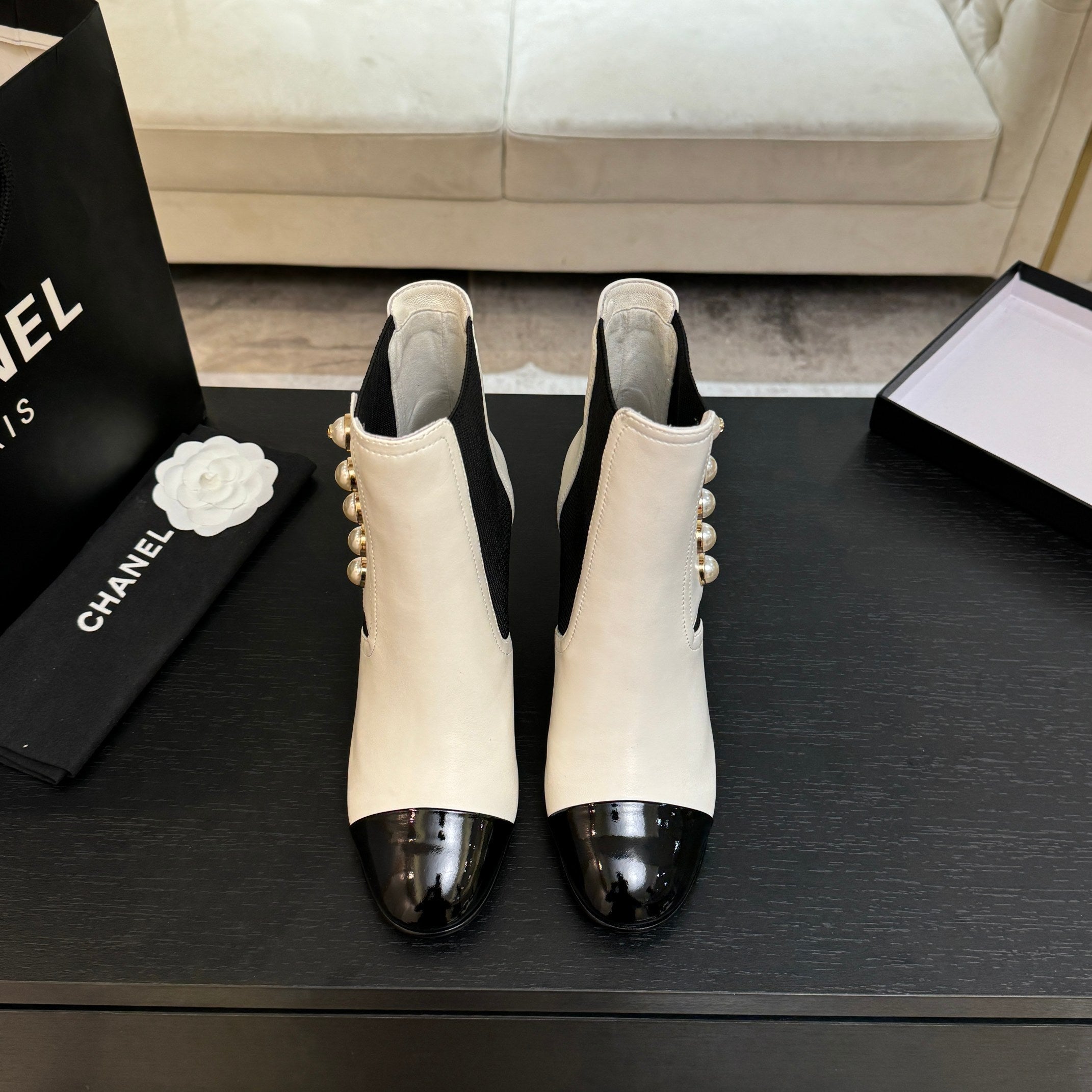CC 25K FW Ankle Boots With Pearl 90mm White Sheepskin 528383