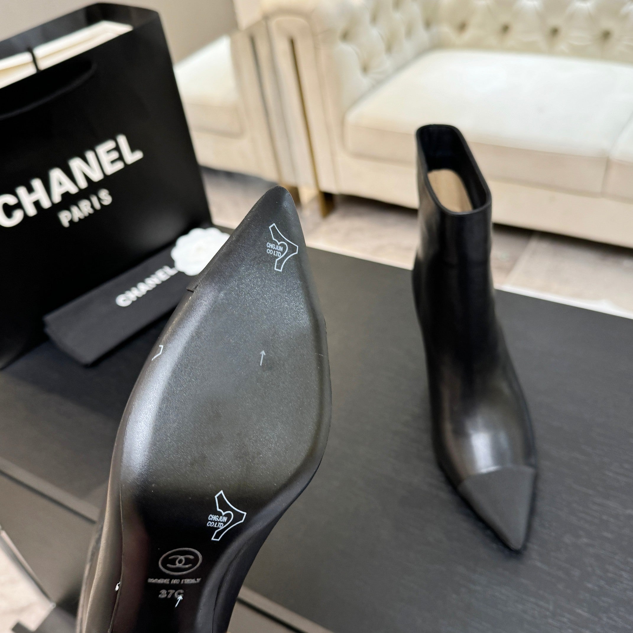 CC Gabrielle Chanel Ankle Boots 8.5cm Black Sheepskin Black Fabric