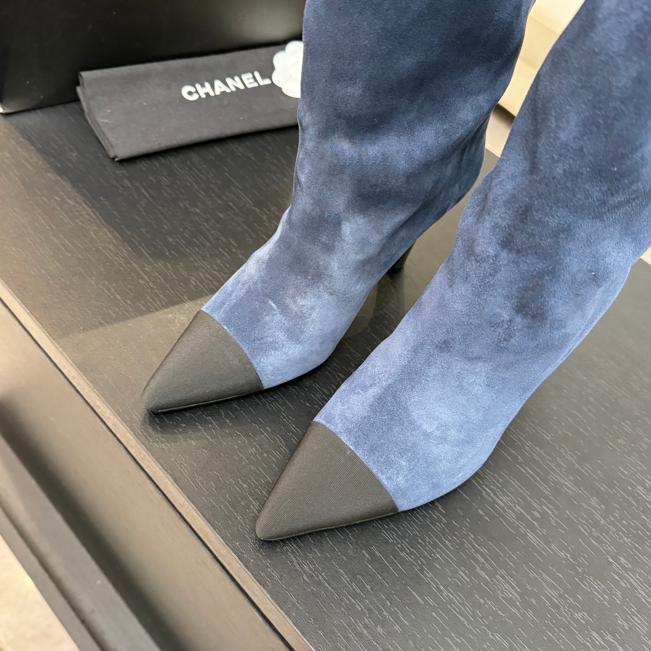 CC Gabrielle Chanel Boots 8.5cm Dark Blue Suede Black Fabric