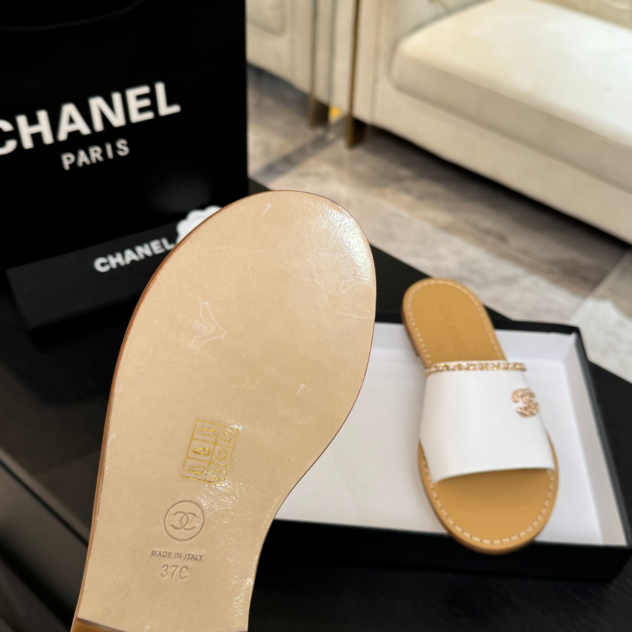 CC 26C Double C Chain Cross White Beige Sheepskin