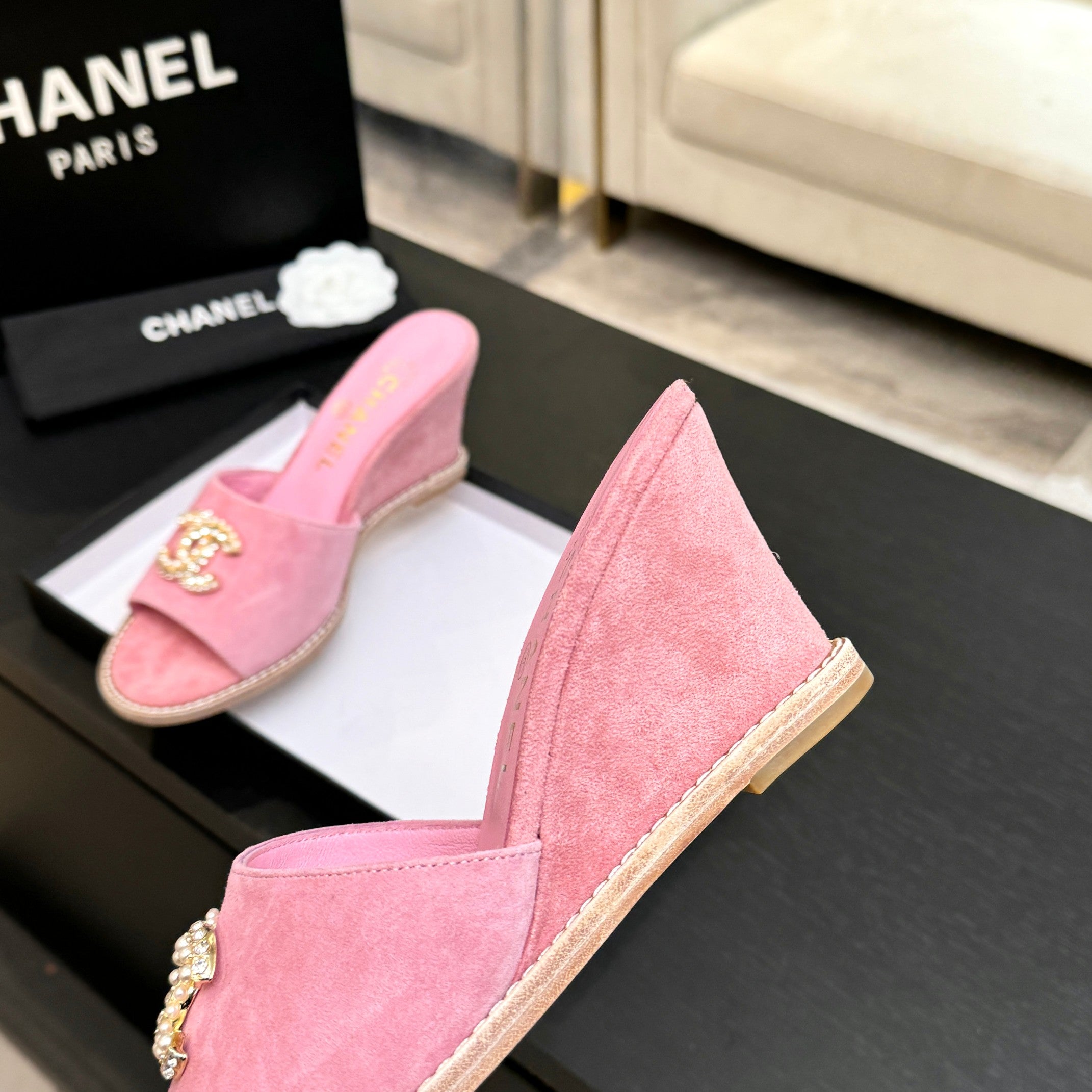 CC 26C Wedge Sandals Pink Gold Suede 672977