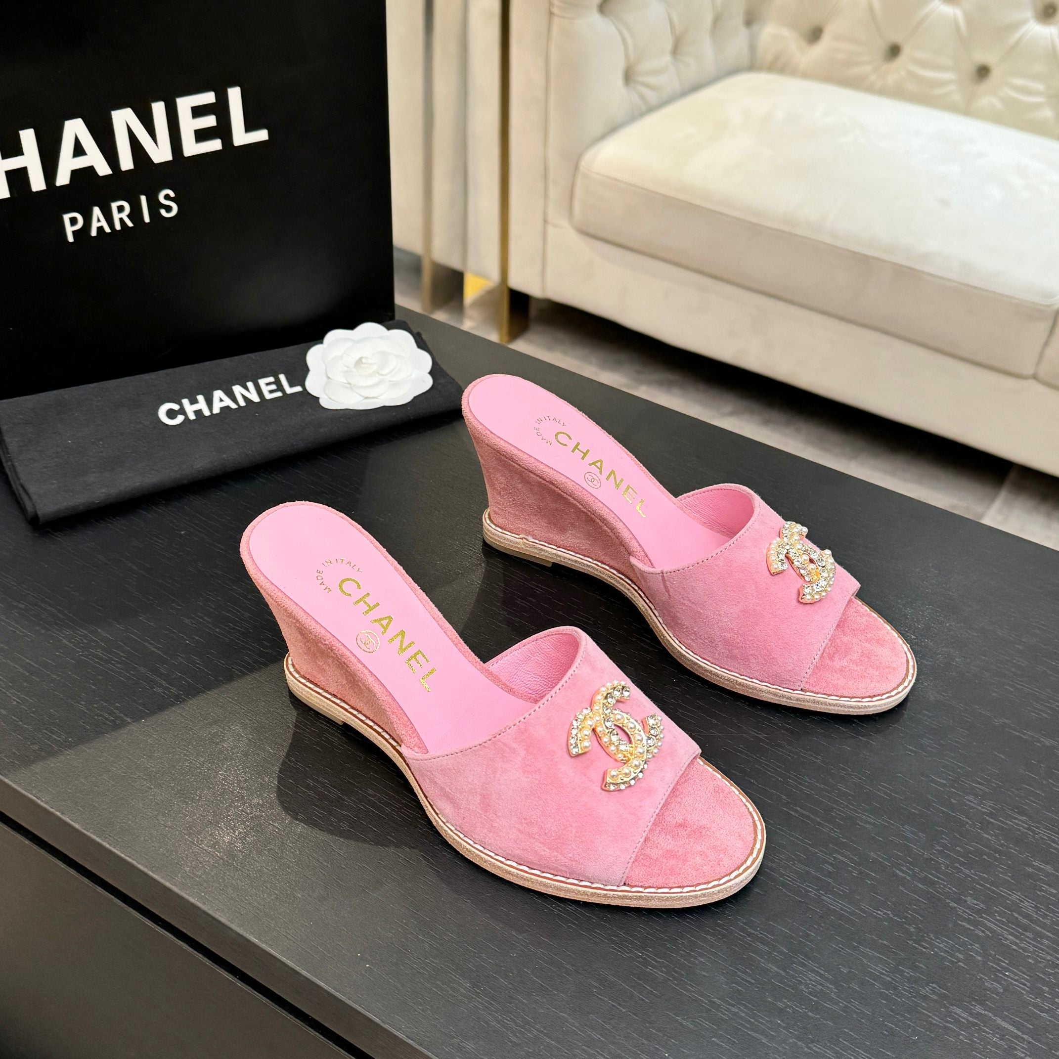 CC 26C Wedge Sandals Pink Gold Suede 672977