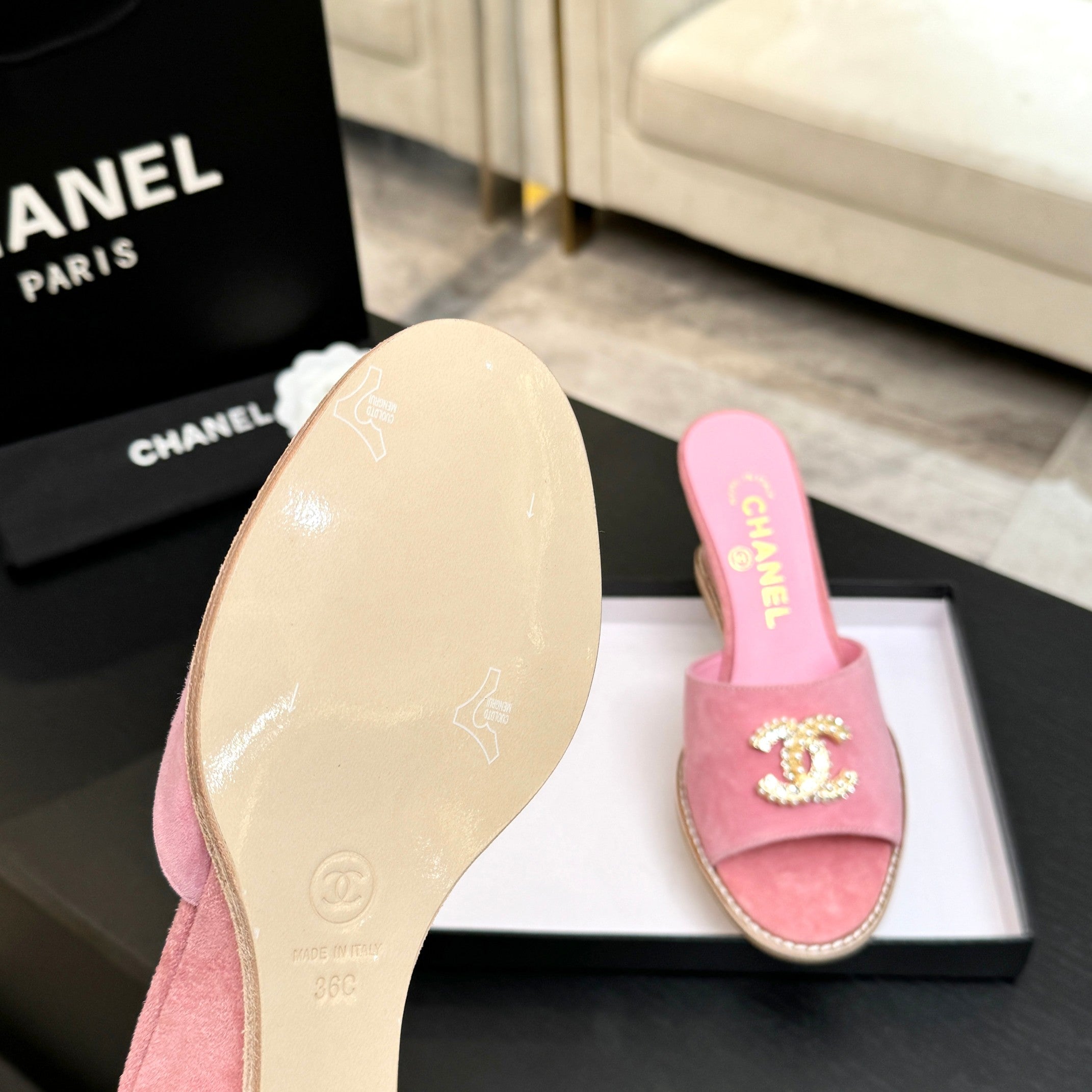 CC 26C Wedge Sandals Pink Gold Suede 672977