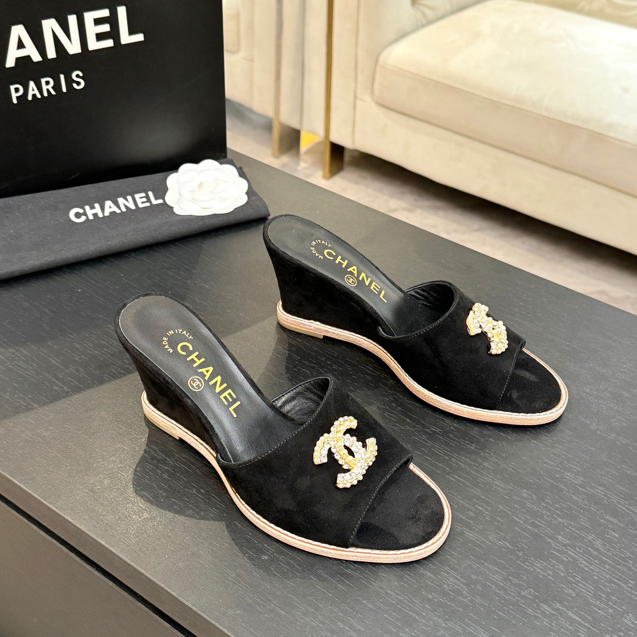 CC 26C Wedge Sandals Black Gold Suede 672979