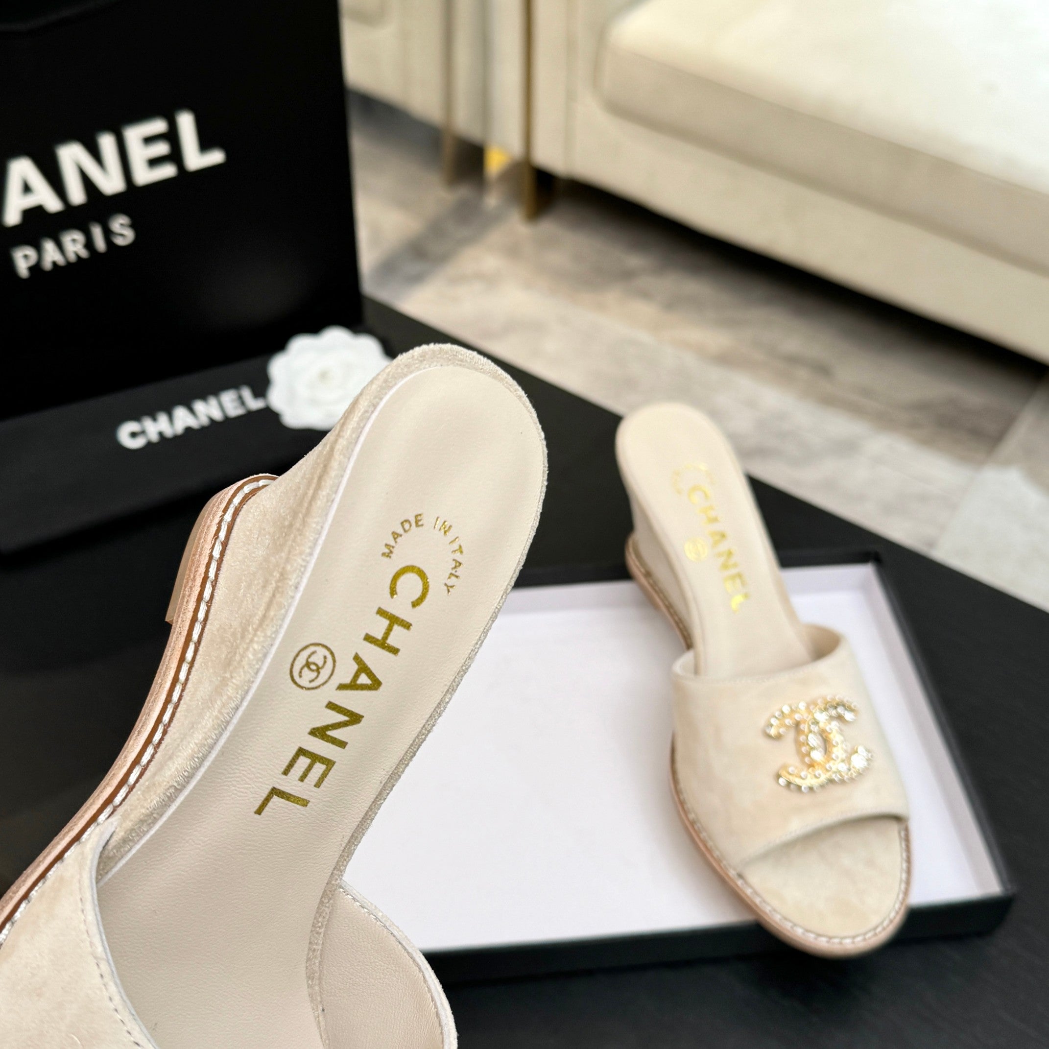 CC 26C Wedge Sandals Ivory Gold Suede 672982