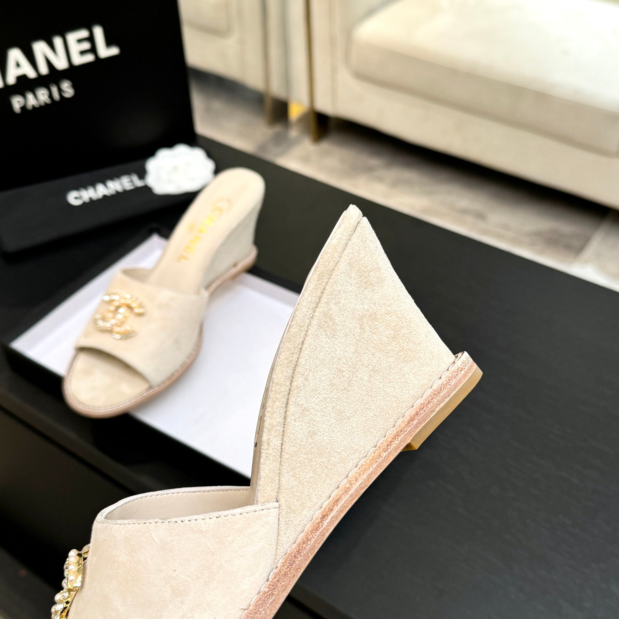 CC 26C Wedge Sandals Ivory Gold Suede 672982