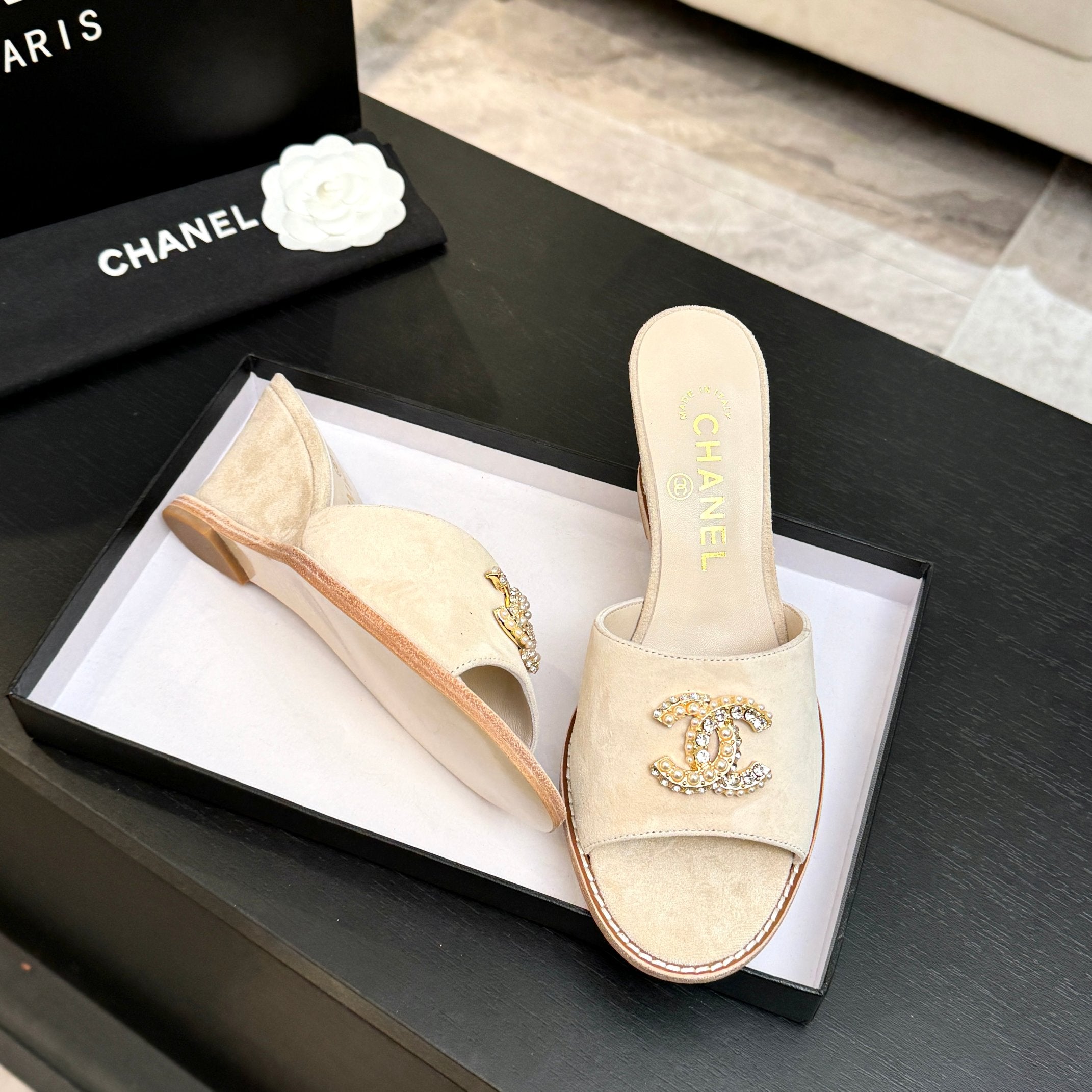 CC 26C Wedge Sandals Ivory Gold Suede 672982