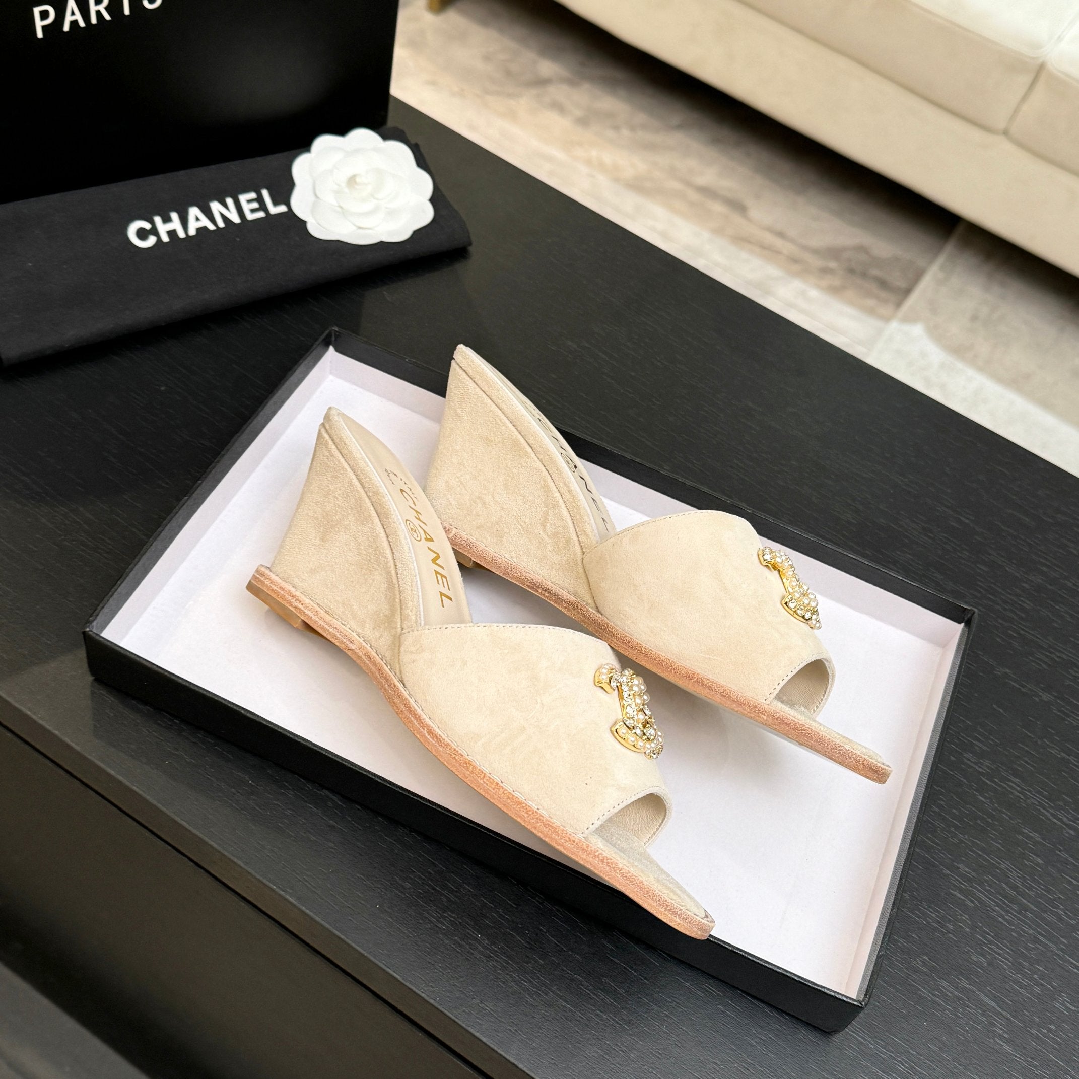 CC 26C Wedge Sandals Ivory Gold Suede 672982