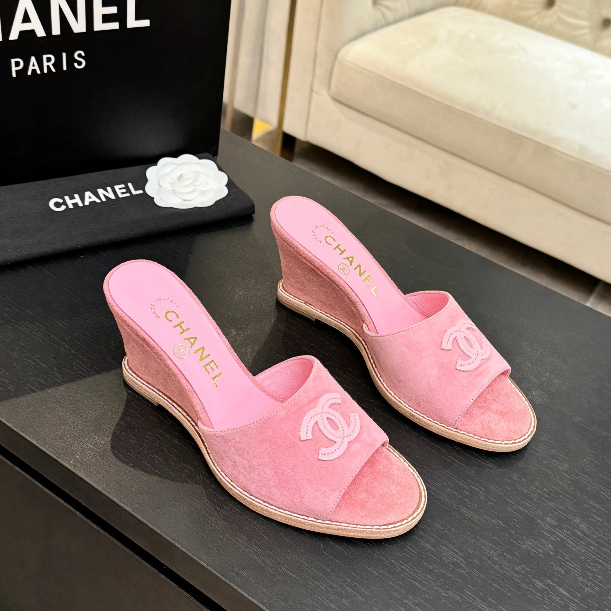 CC 26C Wedge Sandals Pink Suede 672985