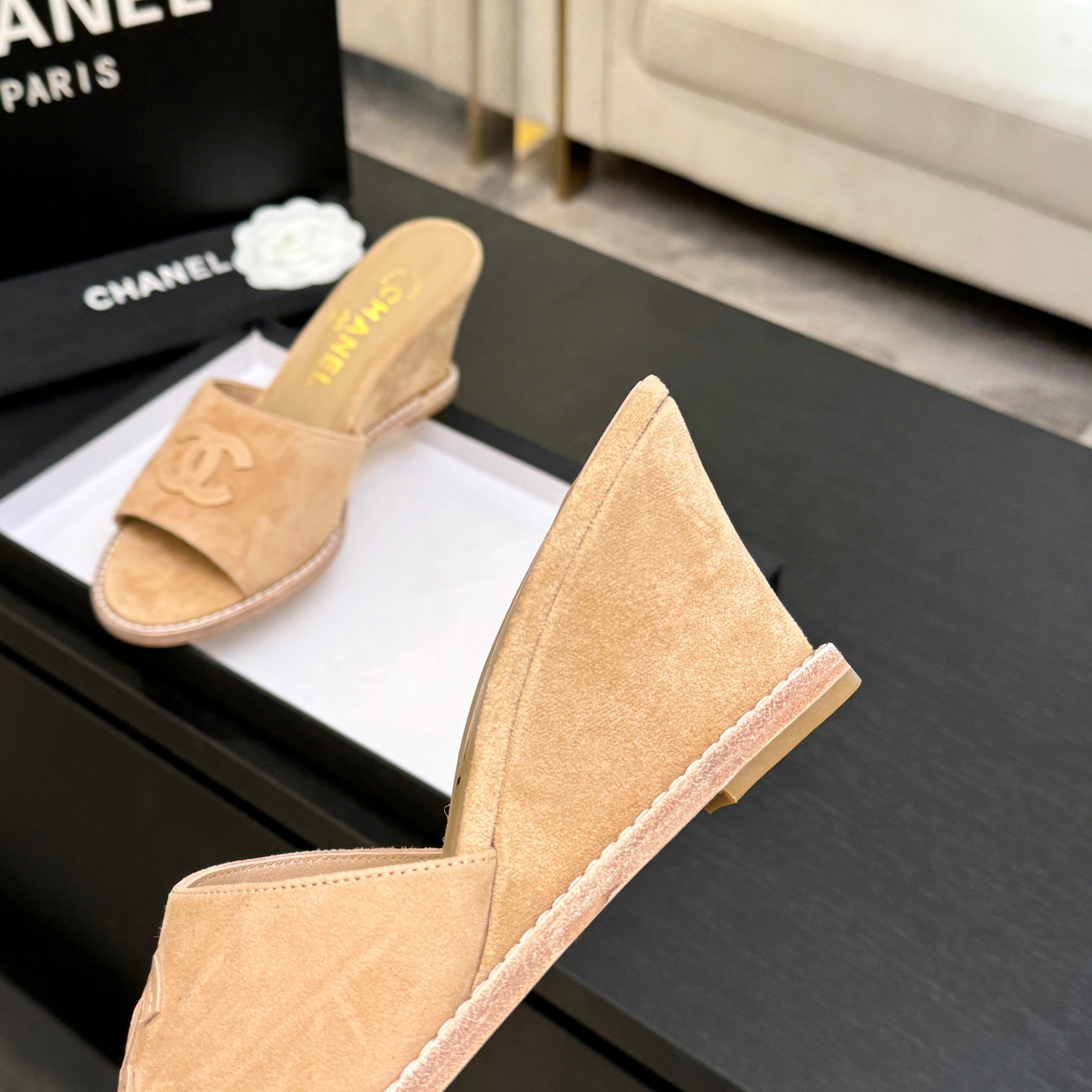 CC 26C Wedge Sandals Khahi Suede 672989