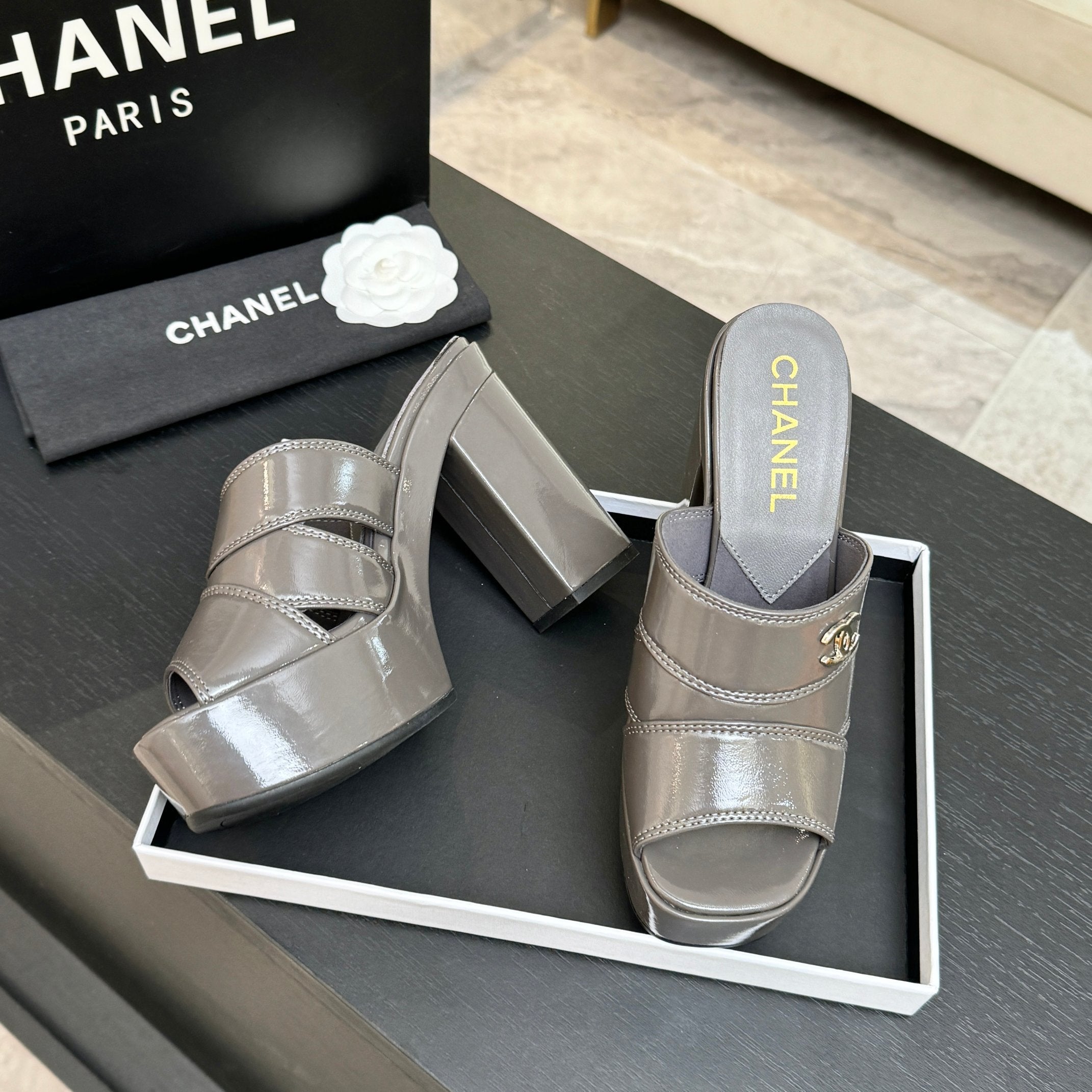 CC 26 Platform High-Heeled 12.5cm Grey Glossy Cowhide 673060