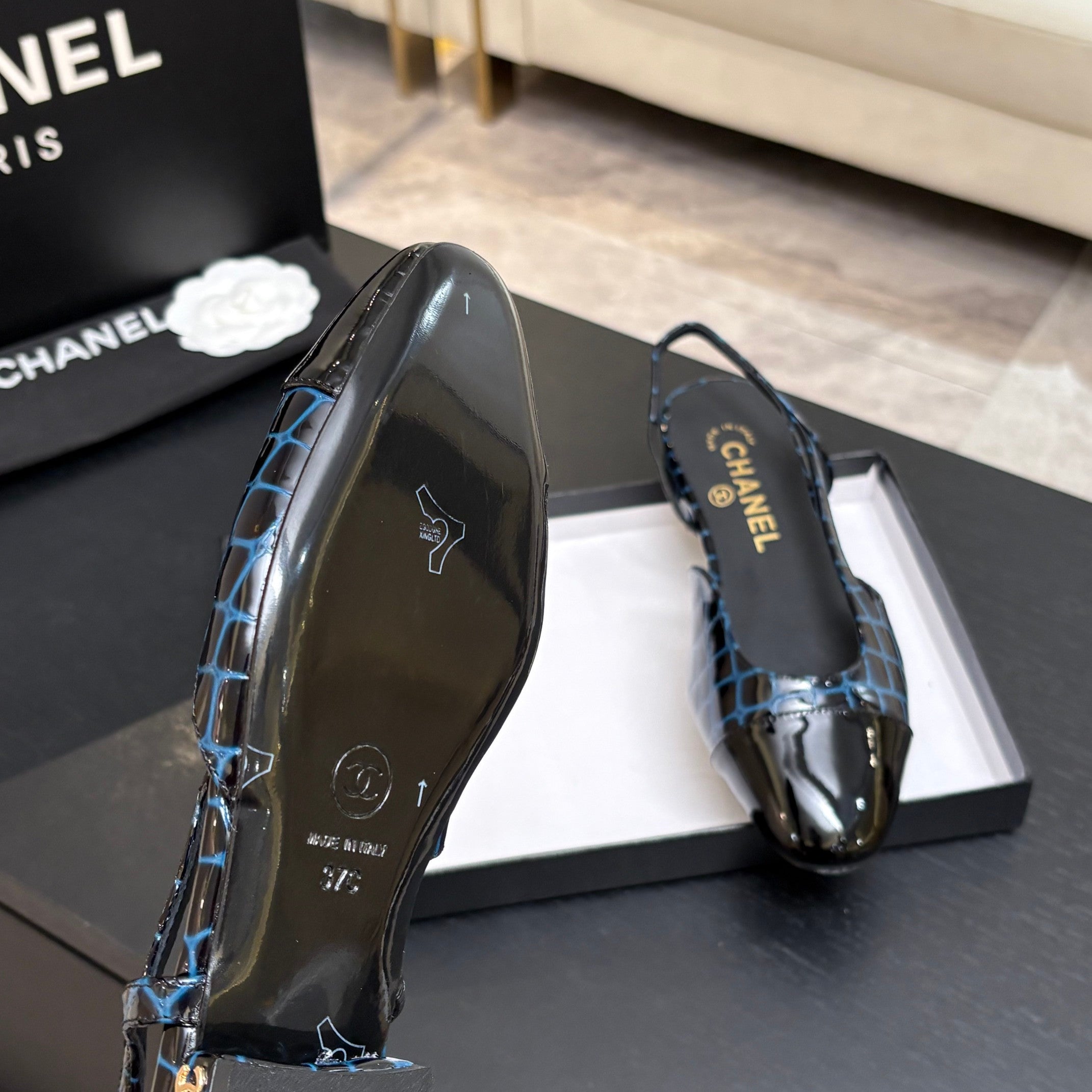 CC 26s Classic Slingback Flat Black Blue Crocodile Embossed Patent Leather 907633