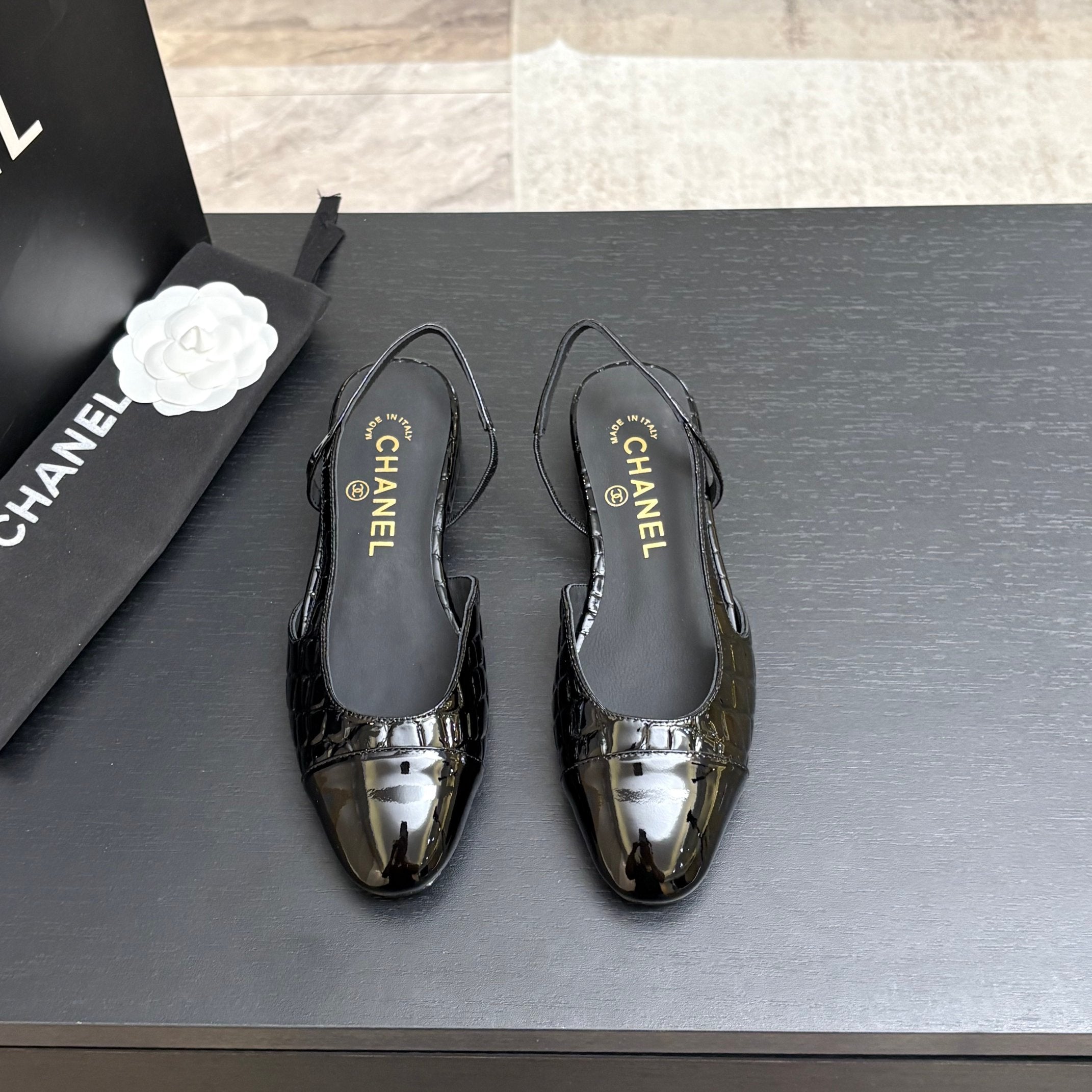 CC 26s Classic Slingback Flat Black Crocodile Embossed Patent Leather 907637