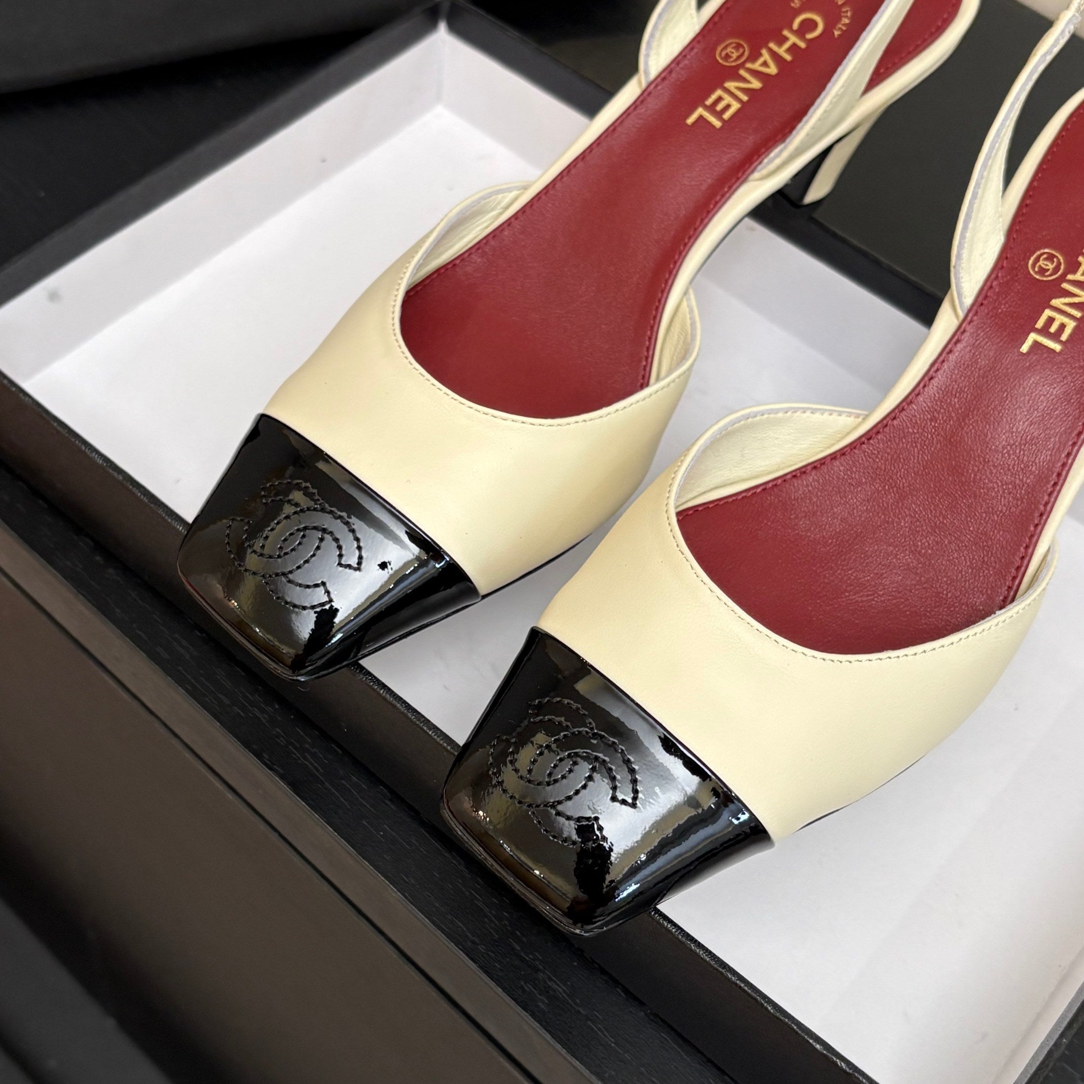 CC 26s Square Cap Toe Slingback 7cm Black Cream Lambskin Patent Leather 958025