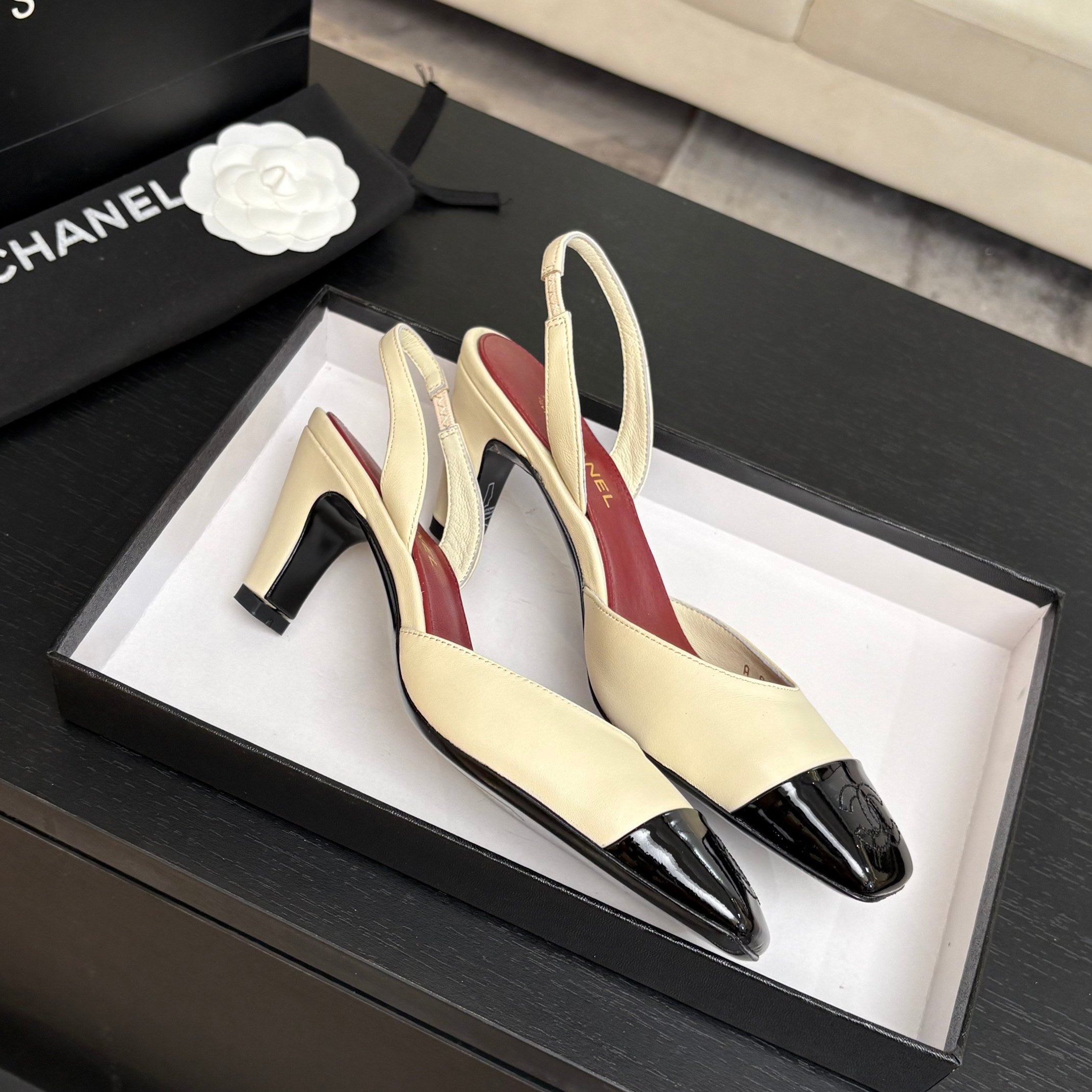 CC 26s Square Cap Toe Slingback 7cm Black Cream Lambskin Patent Leather 958025