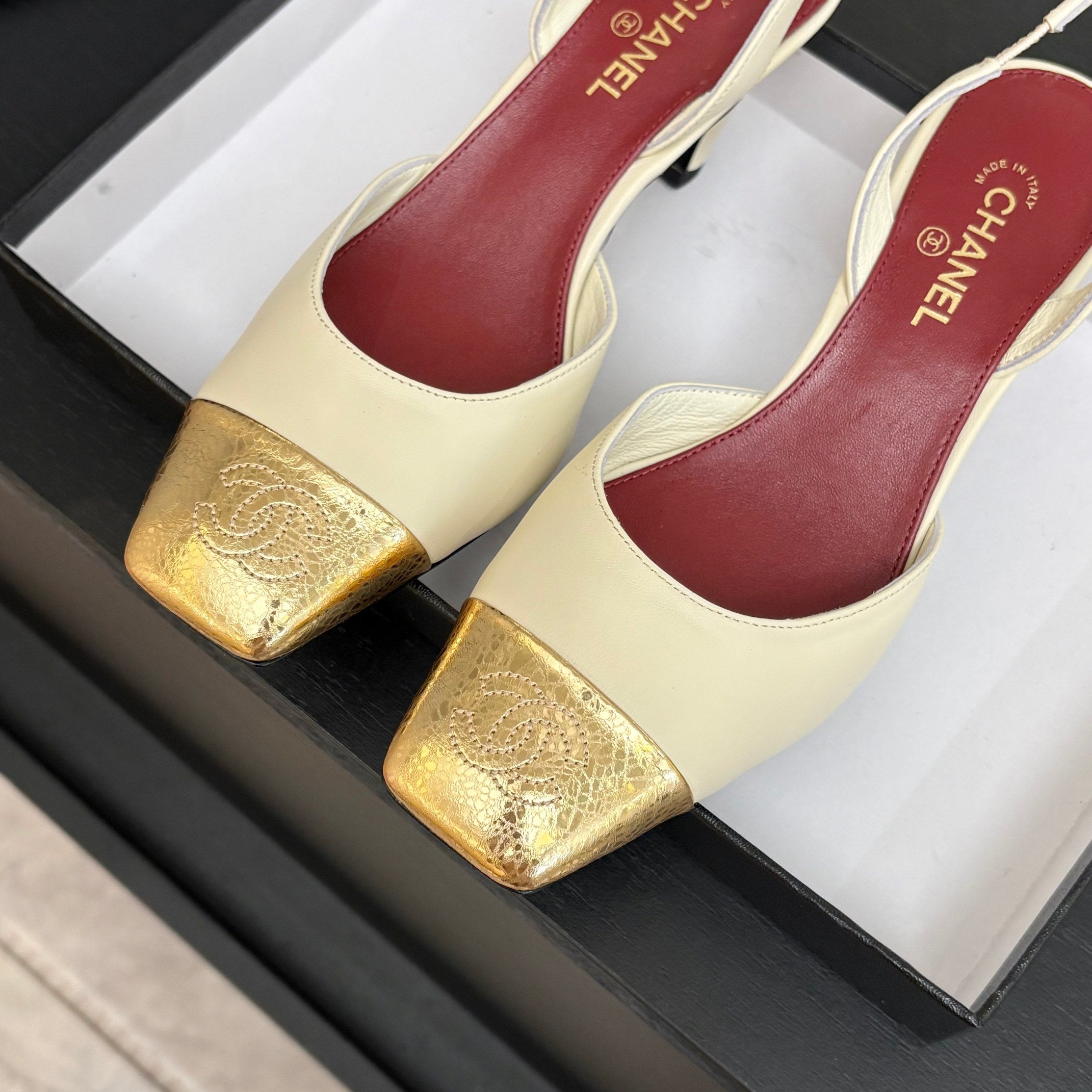 CC 26s Square Cap Toe Slingback 7cm Black Gold Lambskin 958029