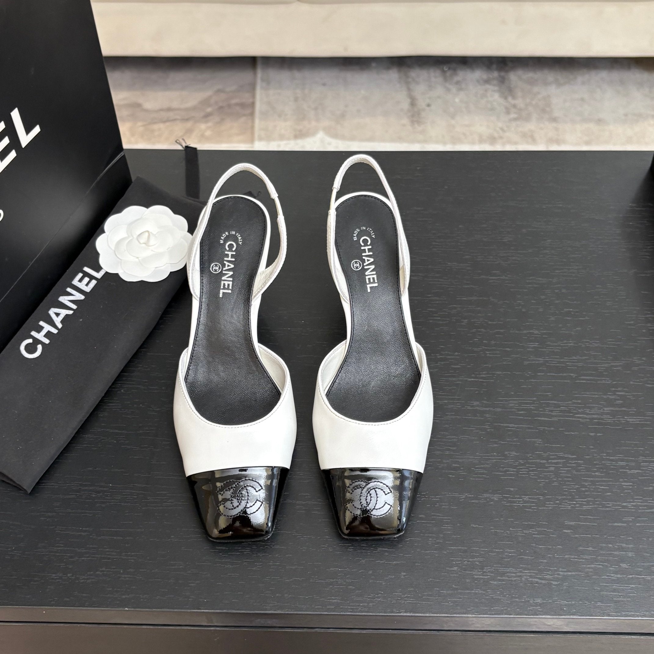 CC 26s Square Cap Toe Slingback 7cm Black White Lambskin Patent Leather 958030