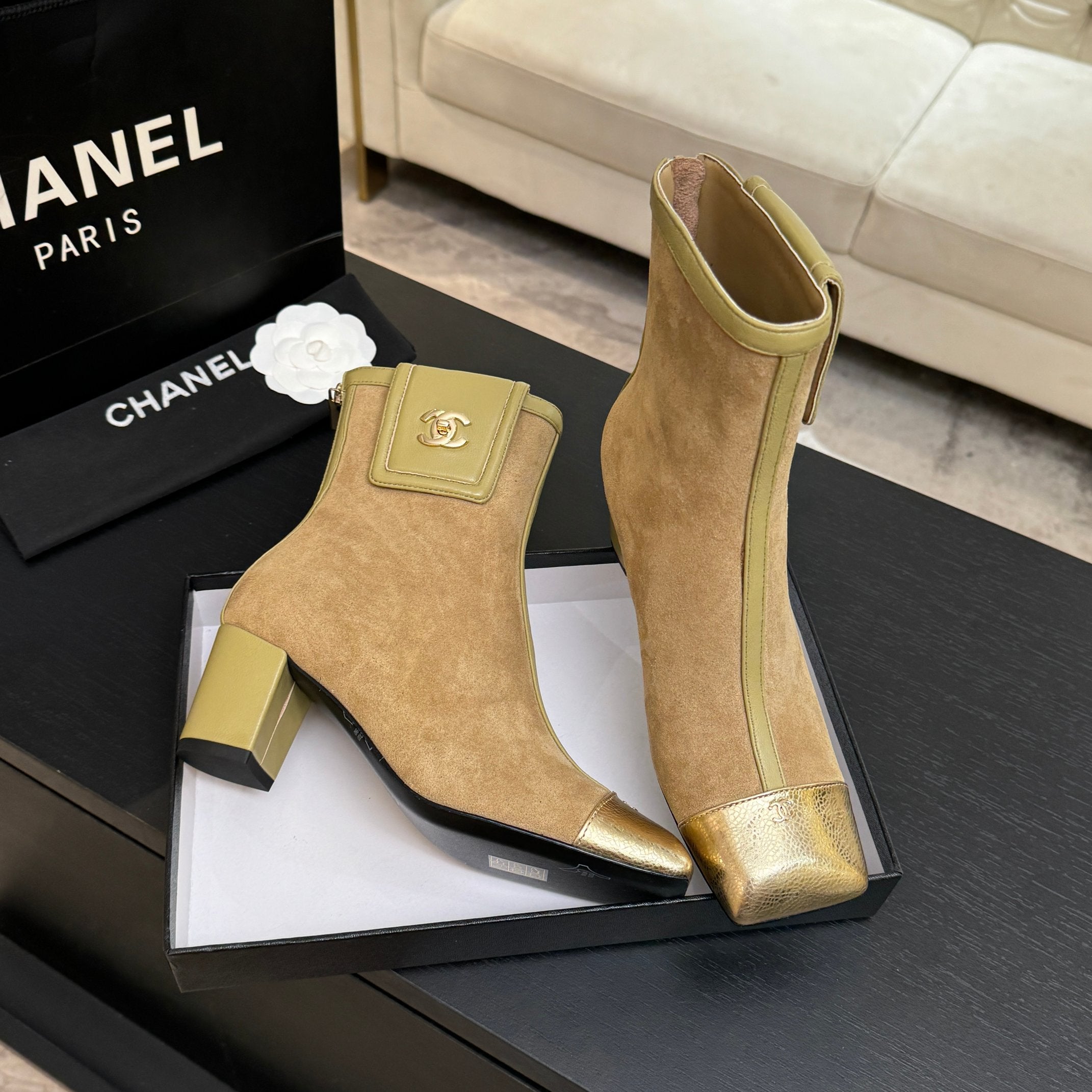CC 26s Ankle Boots With Pocket Beige Suede Patent Lambskin 958071