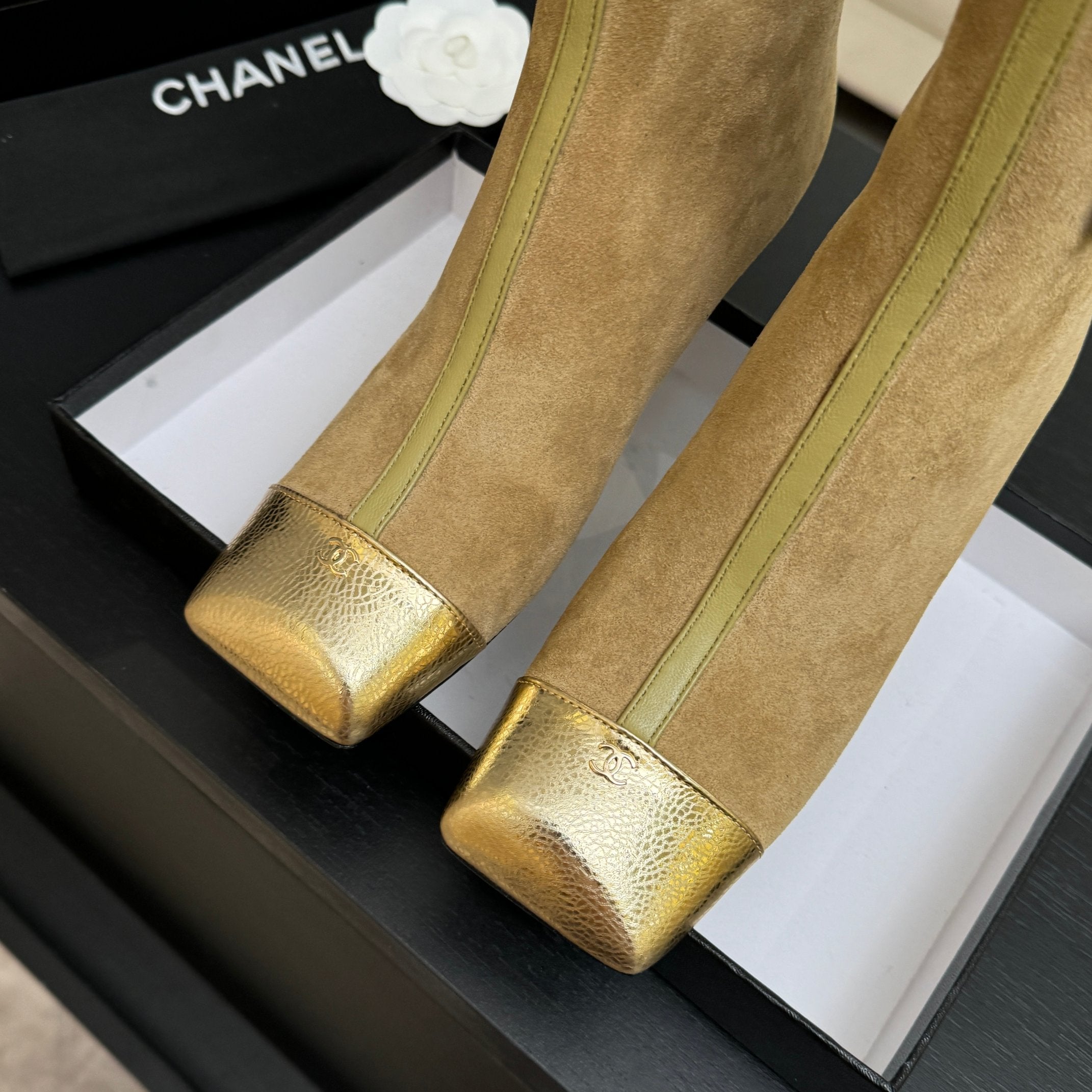 CC 26s Ankle Boots With Pocket Beige Suede Patent Lambskin 958071