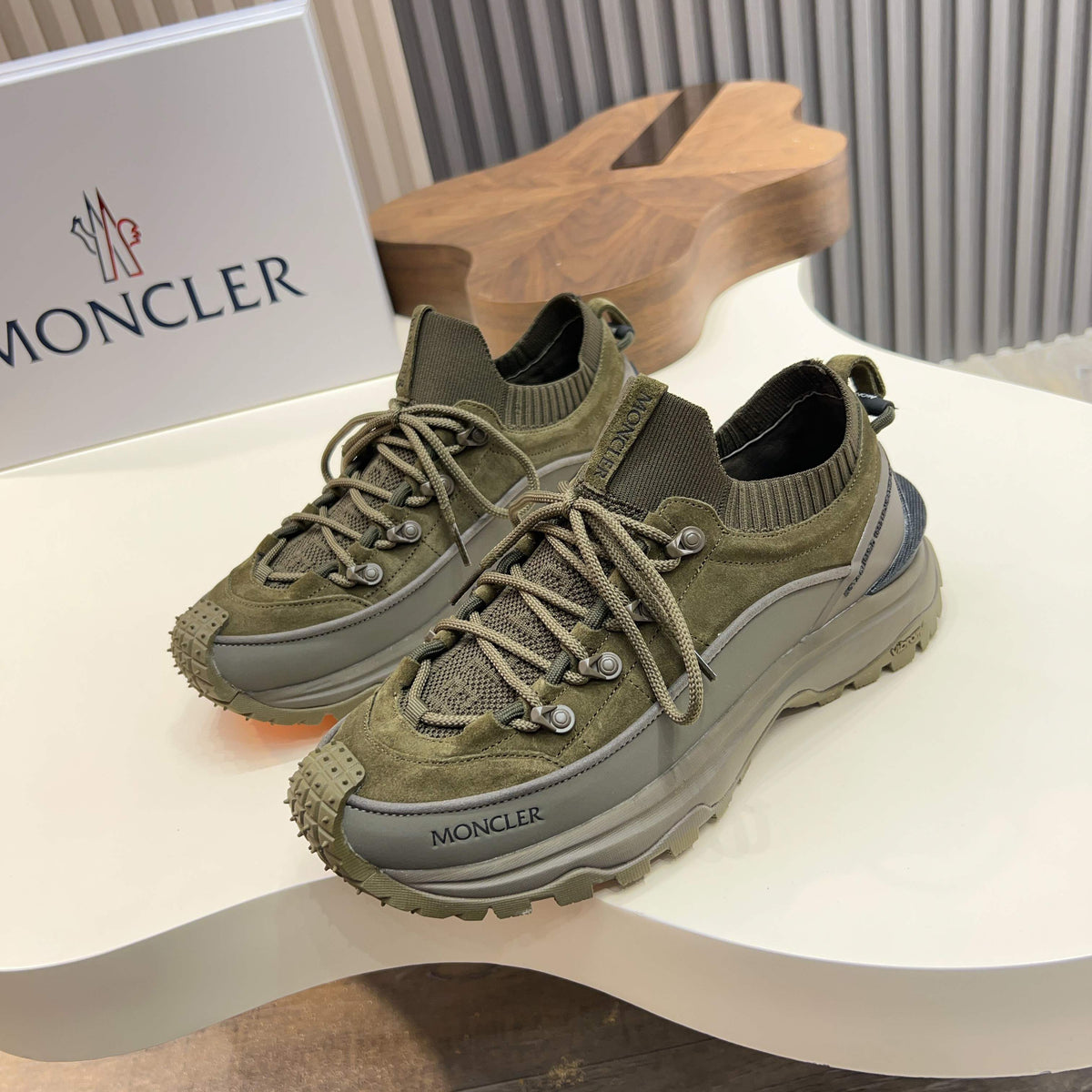 MC 26S Trailgrip Lite Men Sneakers 4cm Olive Suede Fabric 775322