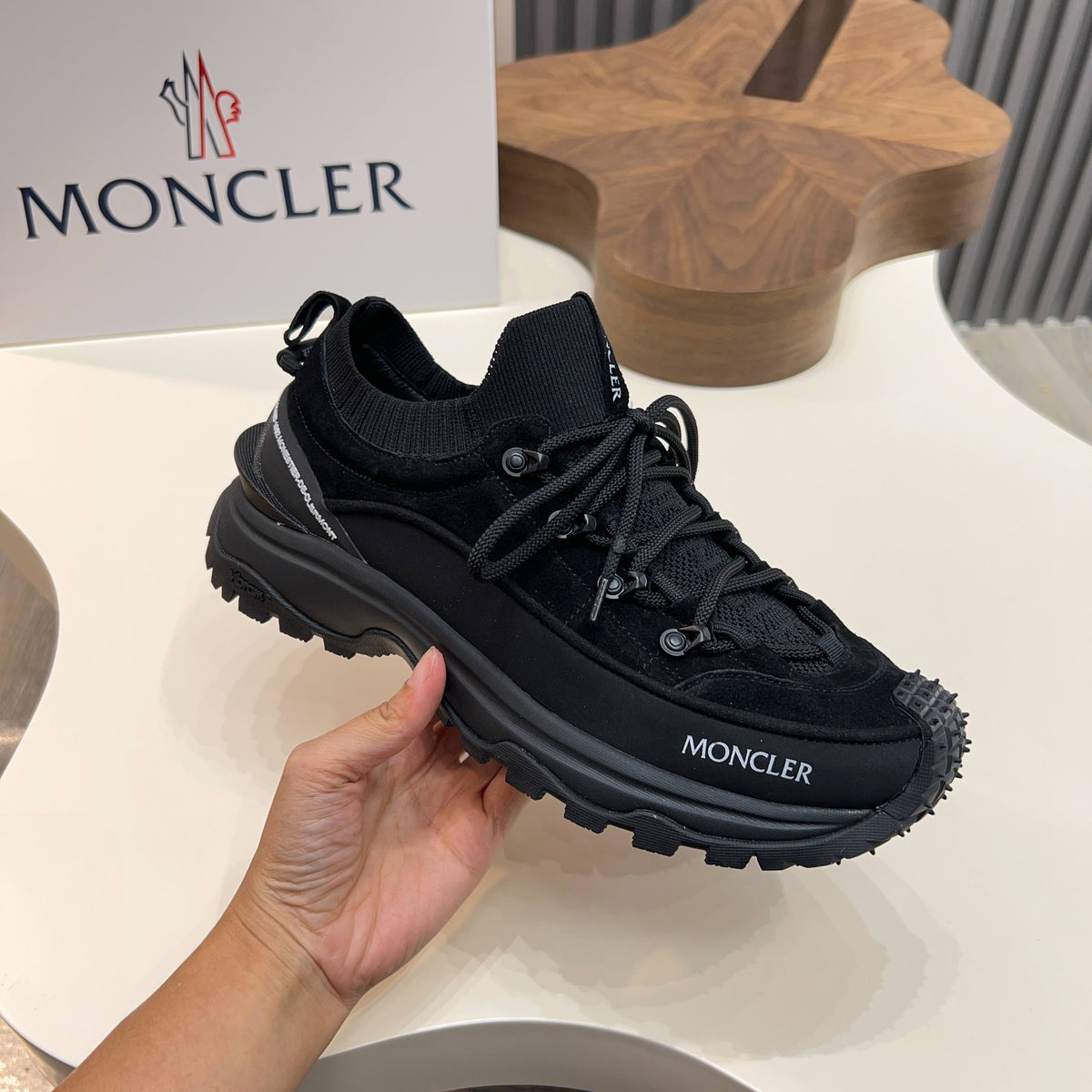 MC 26S Trailgrip Lite Men Sneakers 4cm Black Suede Fabric 775323