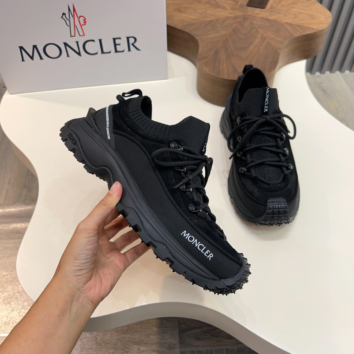MC 26S Trailgrip Lite Men Sneakers 4cm Black Suede Fabric 775323