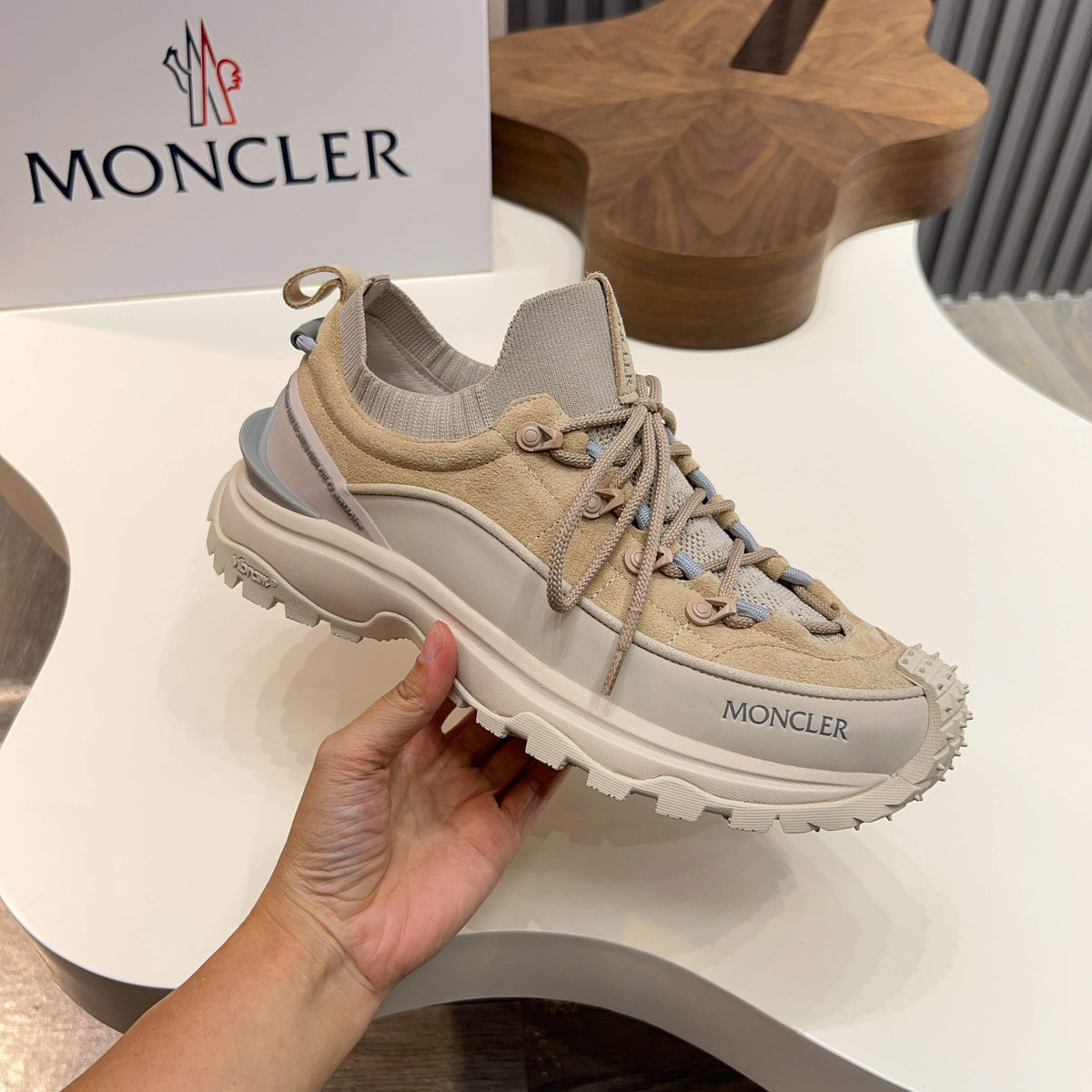 MC 26S Trailgrip Lite Men Sneakers 4cm Beige Suede Fabric 775326