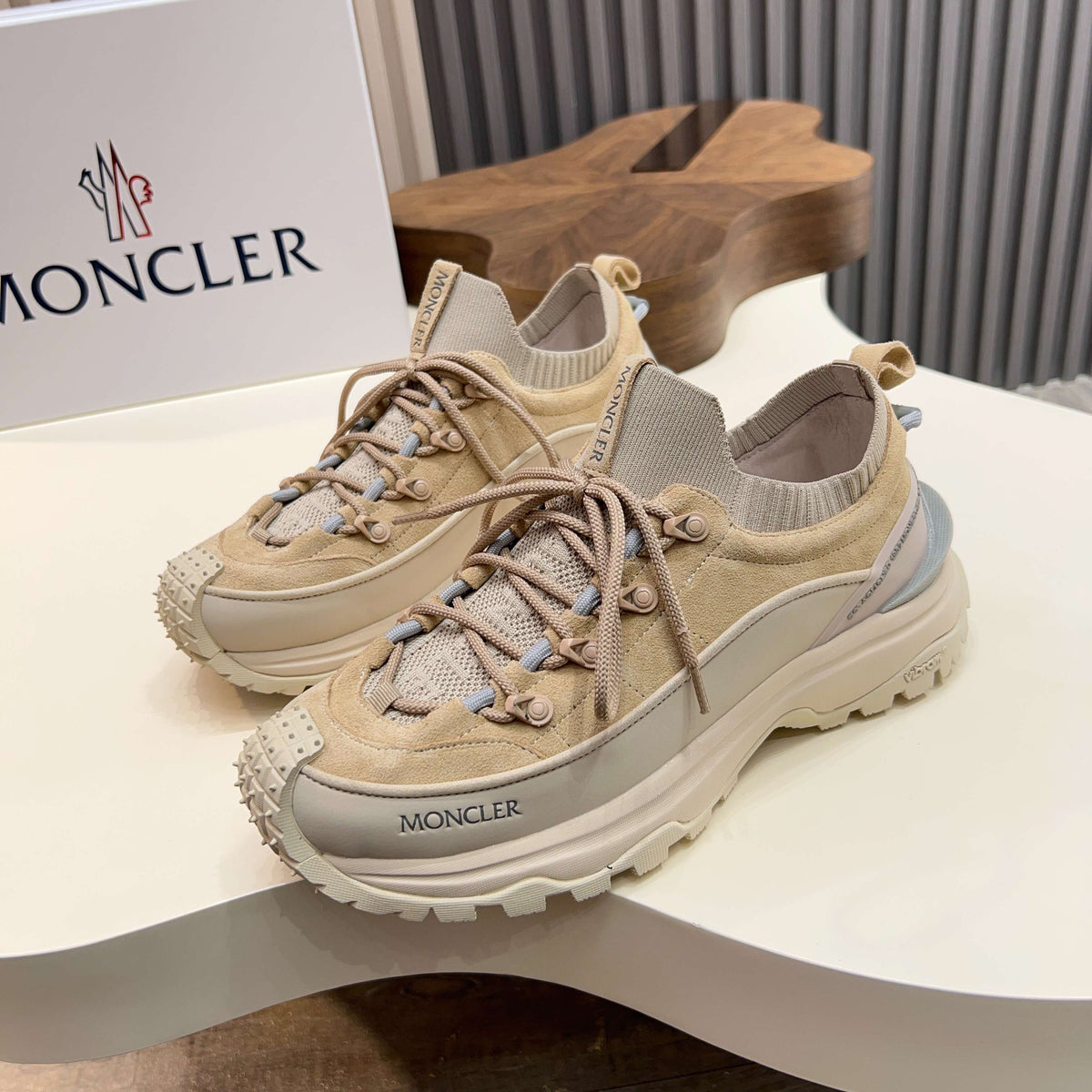 MC 26S Trailgrip Lite Men Sneakers 4cm Beige Suede Fabric 775326