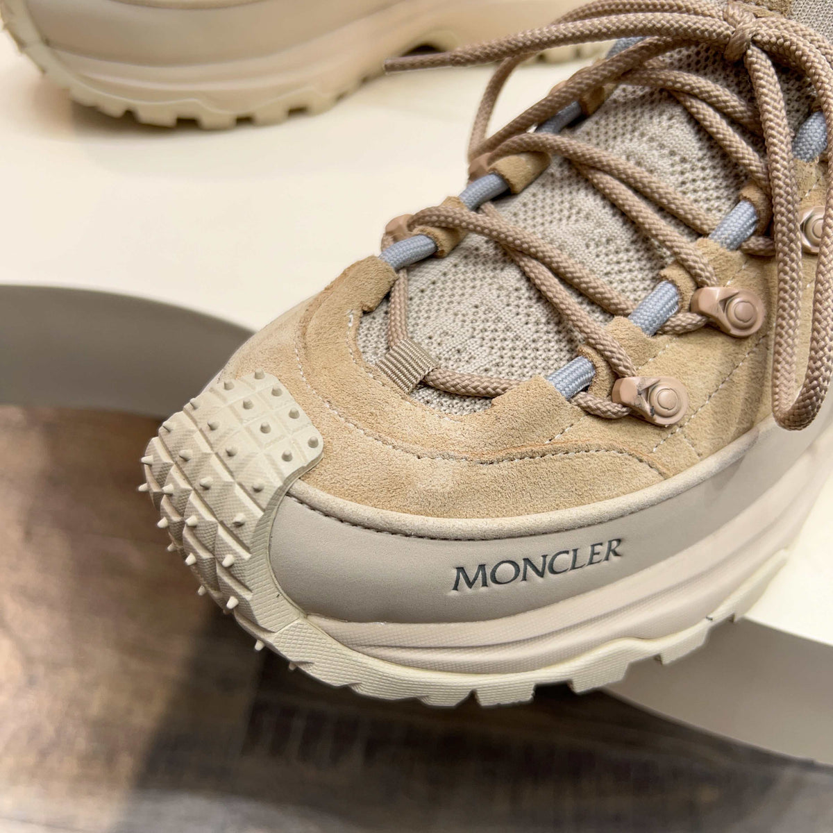 MC 26S Trailgrip Lite Men Sneakers 4cm Beige Suede Fabric 775326