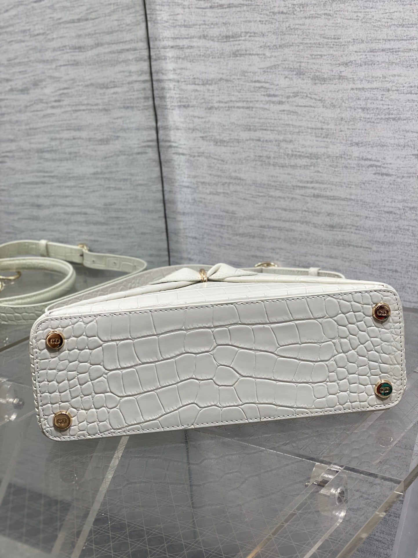CD 26SS Bow-Adorned Bag White Glossy Crocodile Pattern Embossed Calfskin 272525