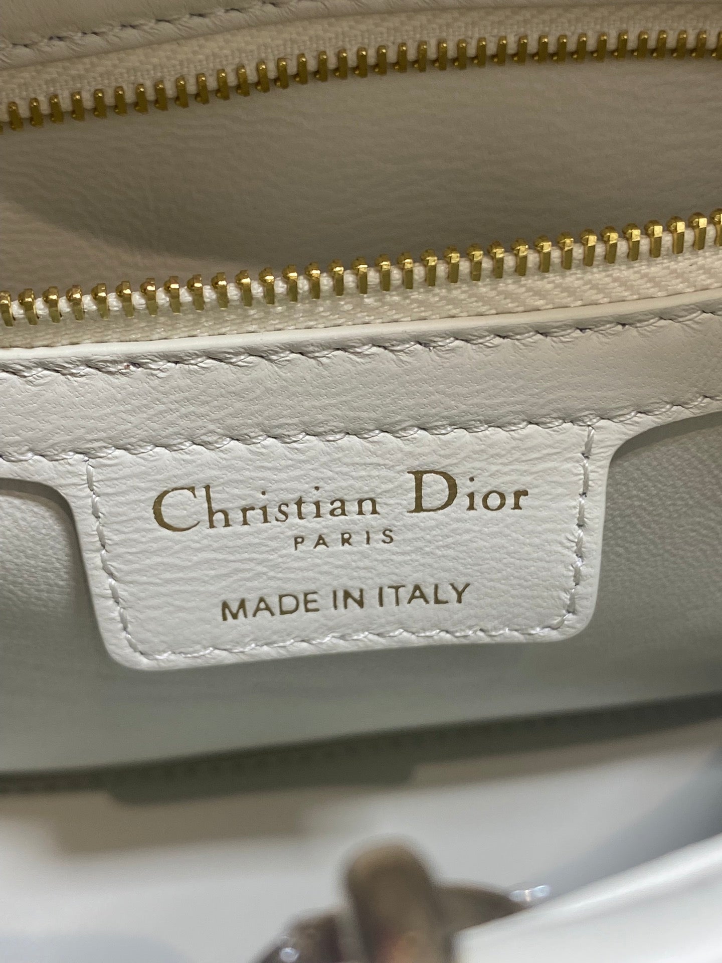 CD 26SS Bow-Adorned Bag White Glossy Crocodile Pattern Embossed Calfskin 272525