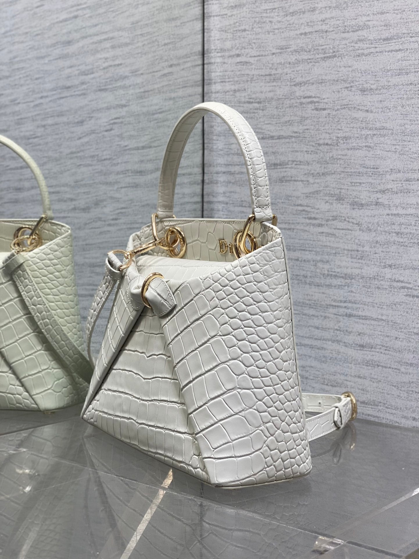 CD 26SS Bow-Adorned Bag White Glossy Crocodile Pattern Embossed Calfskin 272525