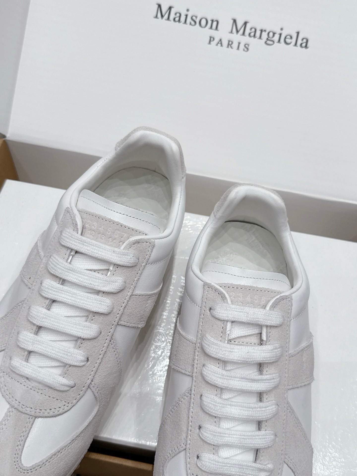MM6 Replica Casual Sneaker White Sheepskin Suede 881195